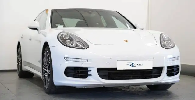 Porsche Panamera view 10