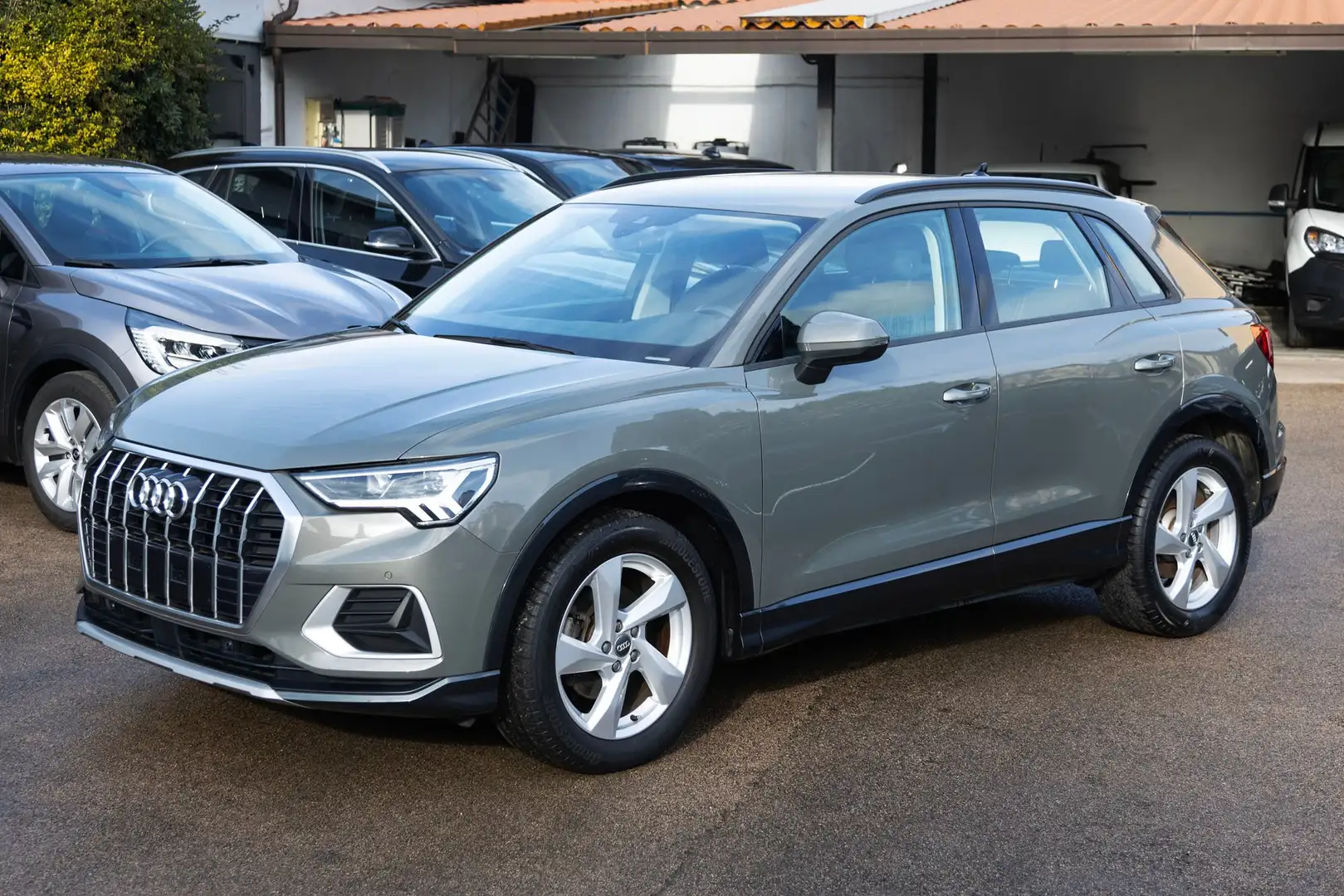 Audi Q3 2.0 tdi Advanced 150cv s-tronic Grigio - 1