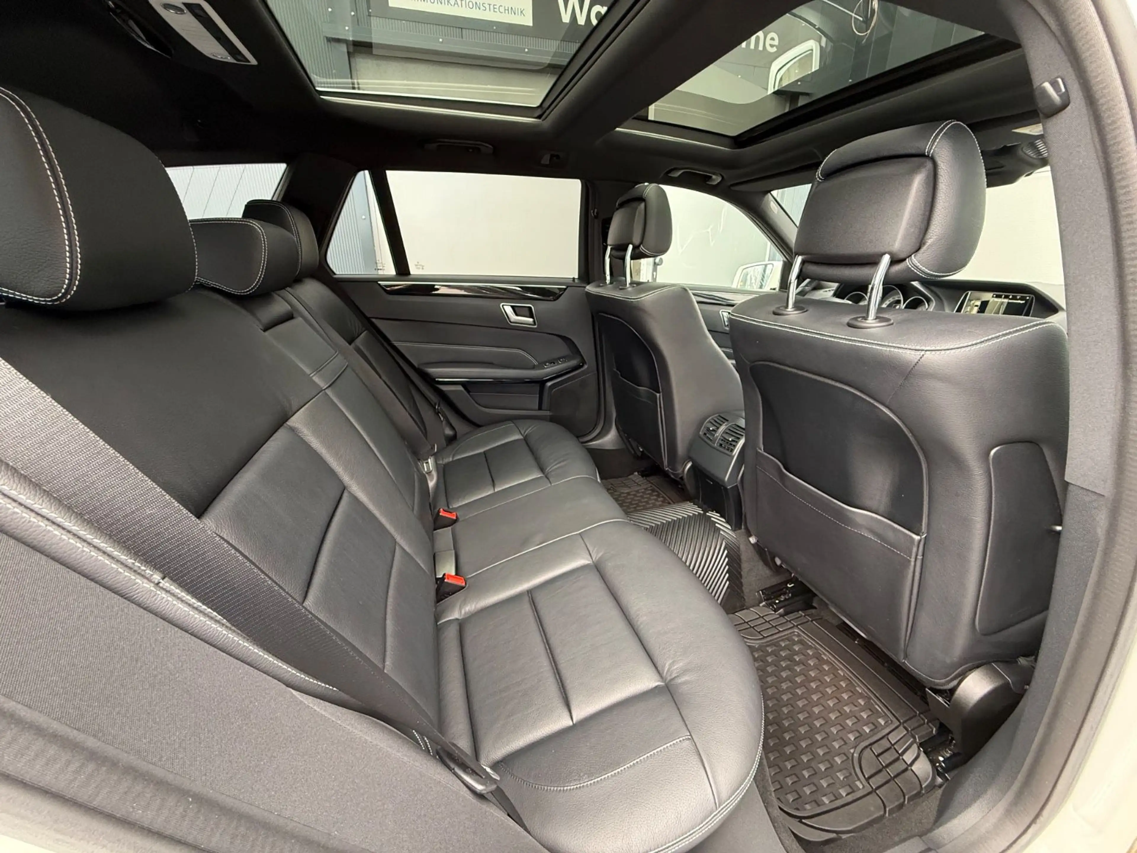 Mercedes-Benz E 300 CGI 4Matic*AMG*LED*PANO*DISTRONIC*360° — photo 14