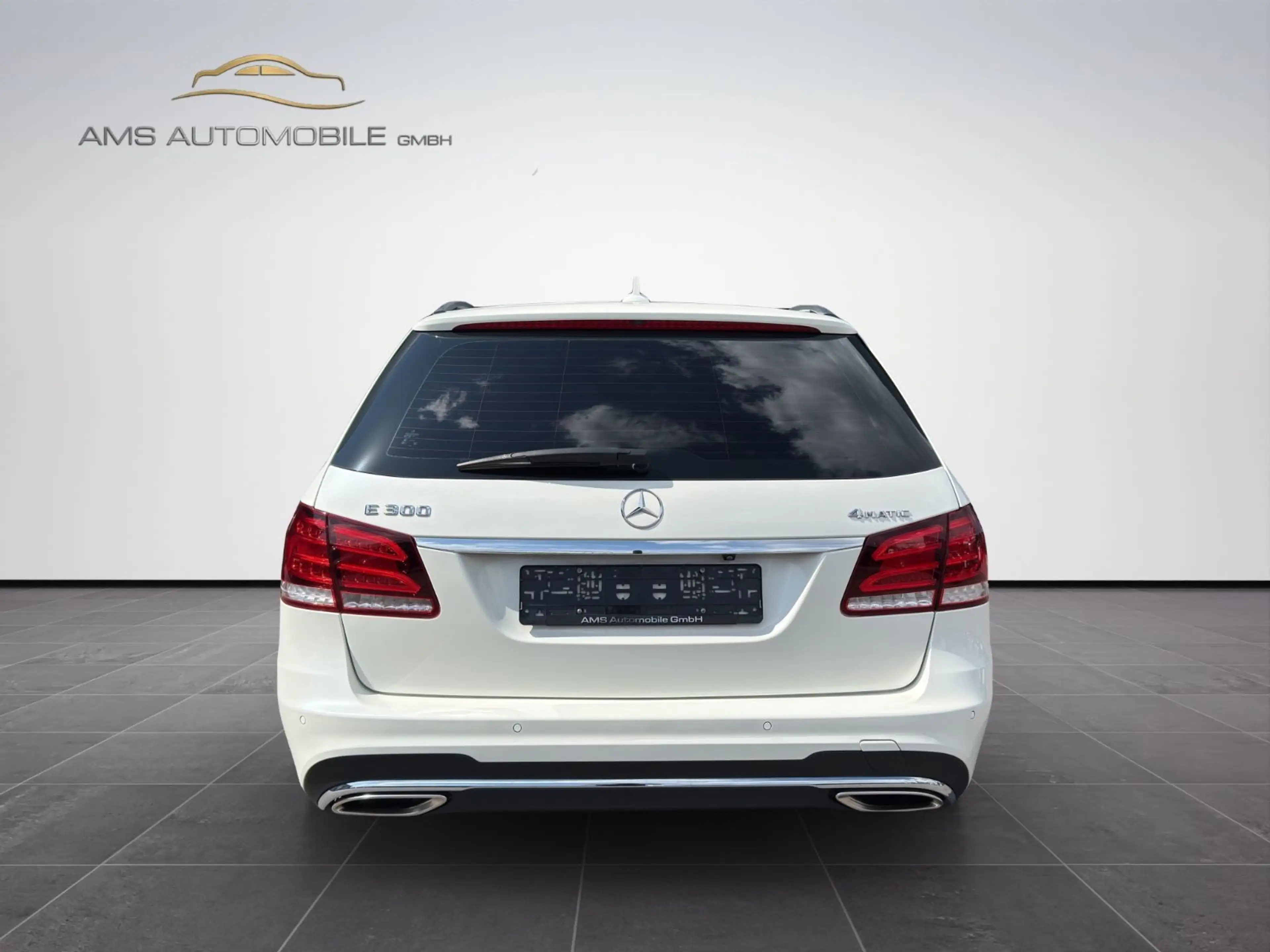 Mercedes-Benz E 300 CGI 4Matic*AMG*LED*PANO*DISTRONIC*360° — photo 8