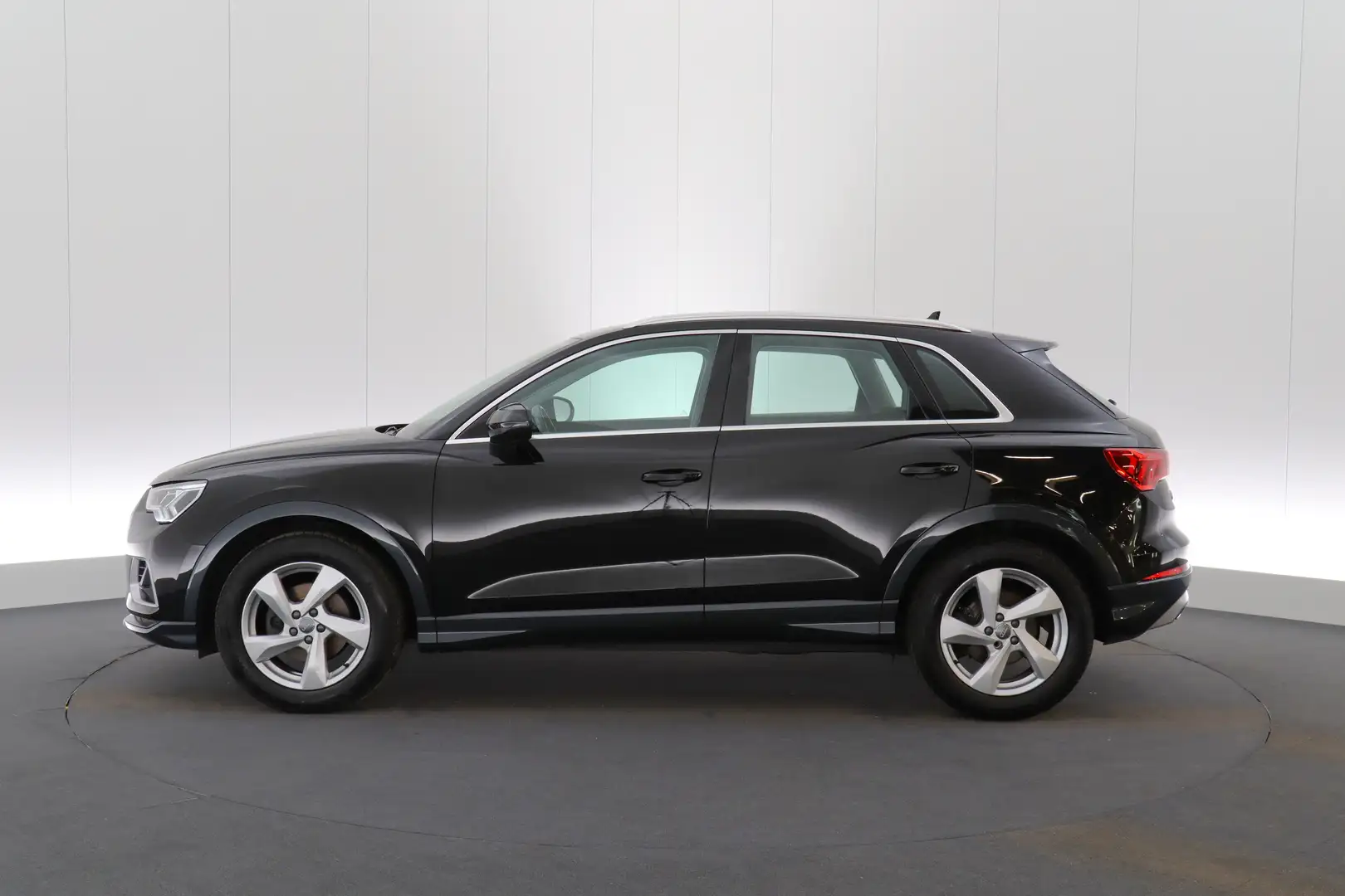 Audi Q3 35 TFSI Advanced LED PDC Carplay Verw. Zetels ACC Schwarz - 2