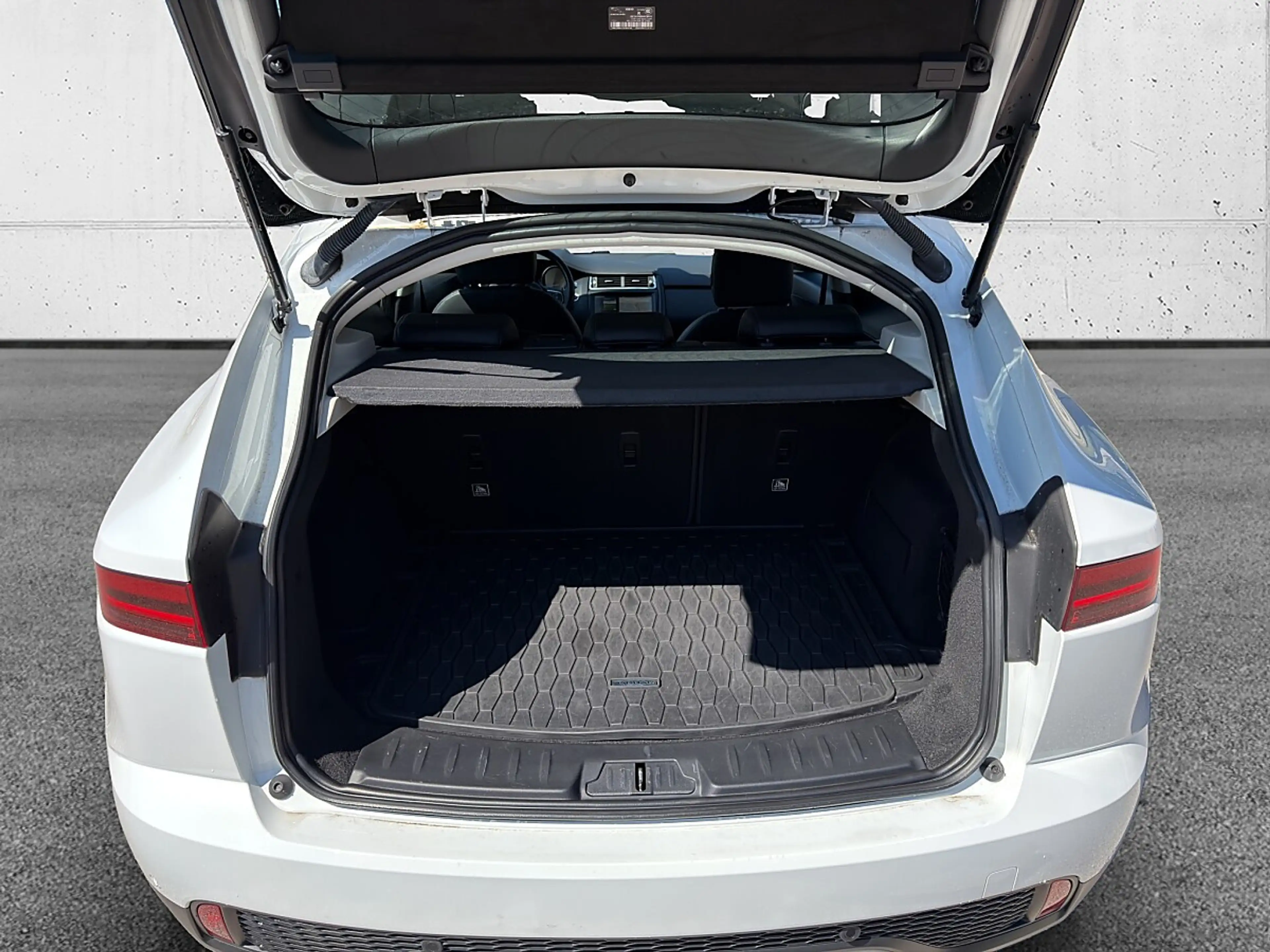 Jaguar E-Pace 2.0DI4 D150 S AWD Aut. Leder/NAVI/Kamera/Garantie — photo 12