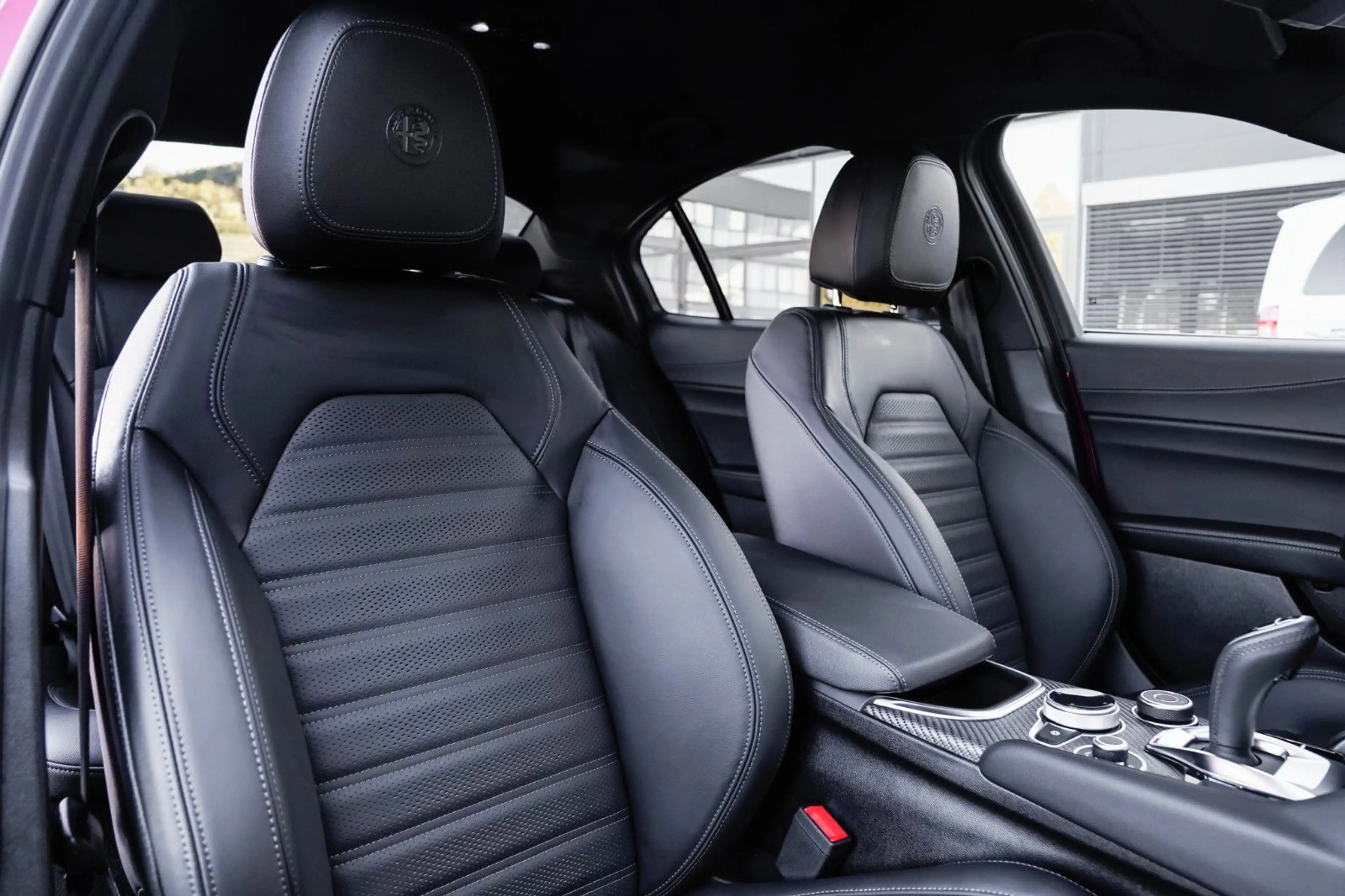Alfa Romeo Giulia Quadrifoglio Carbon-Leder-Kamera *VOLL* — photo 28