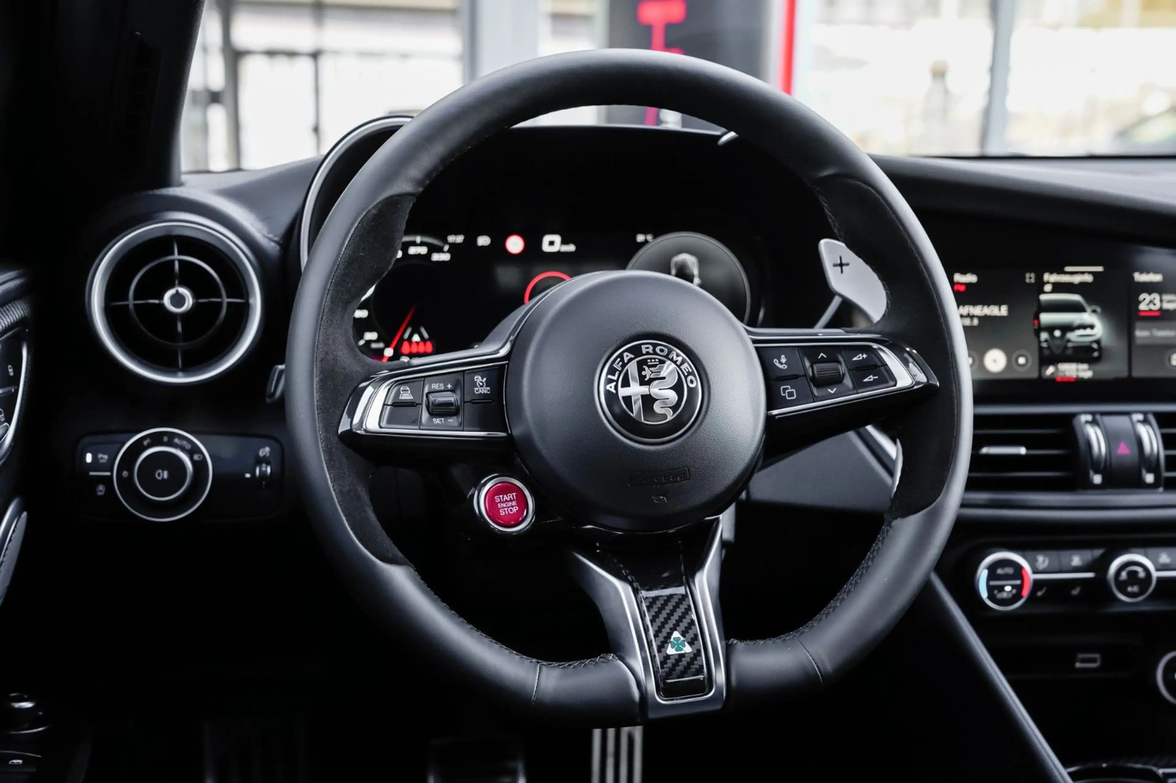Alfa Romeo Giulia Quadrifoglio Carbon-Leder-Kamera *VOLL* — photo 19