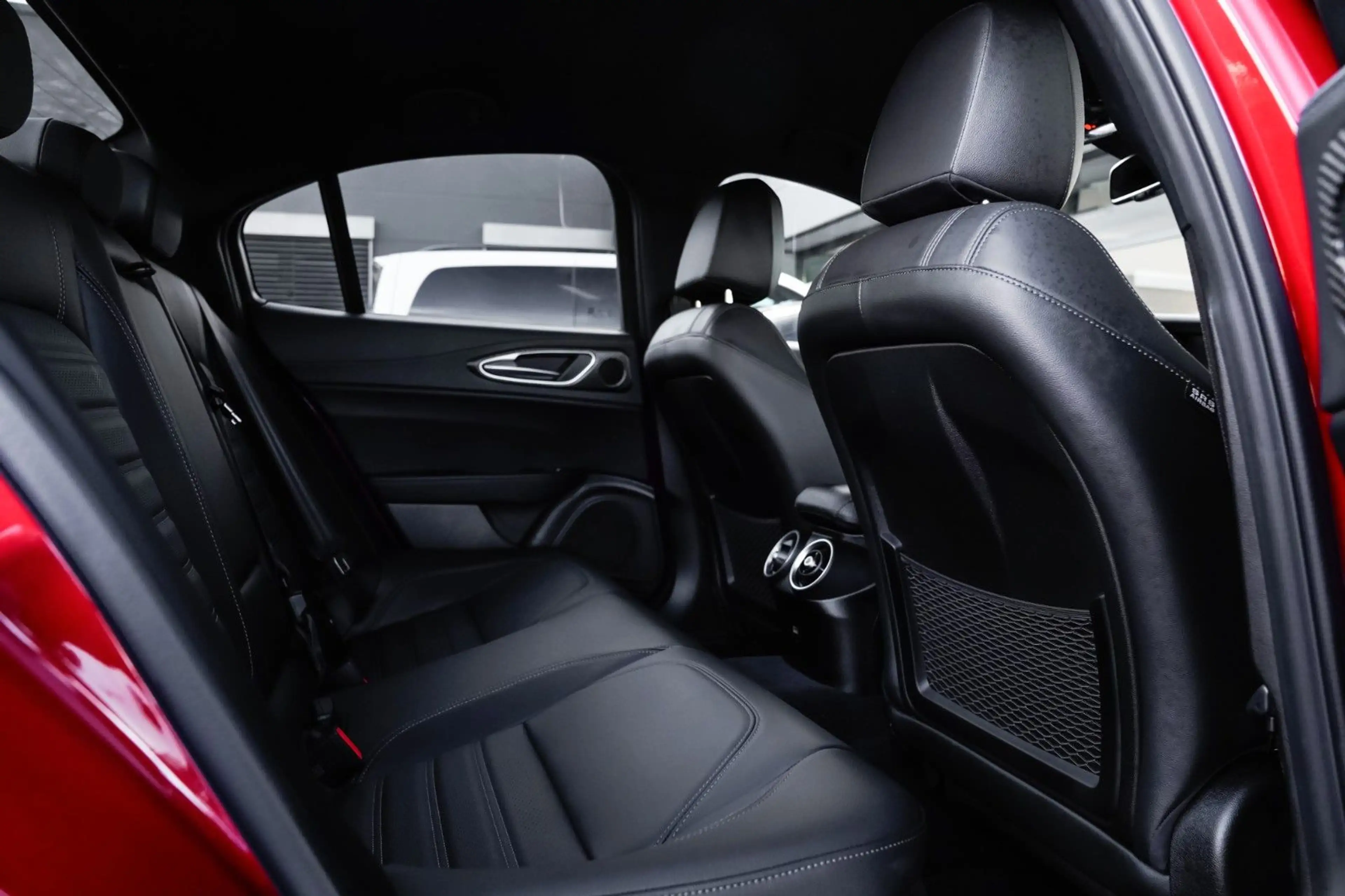 Alfa Romeo Giulia Quadrifoglio Carbon-Leder-Kamera *VOLL* — photo 30