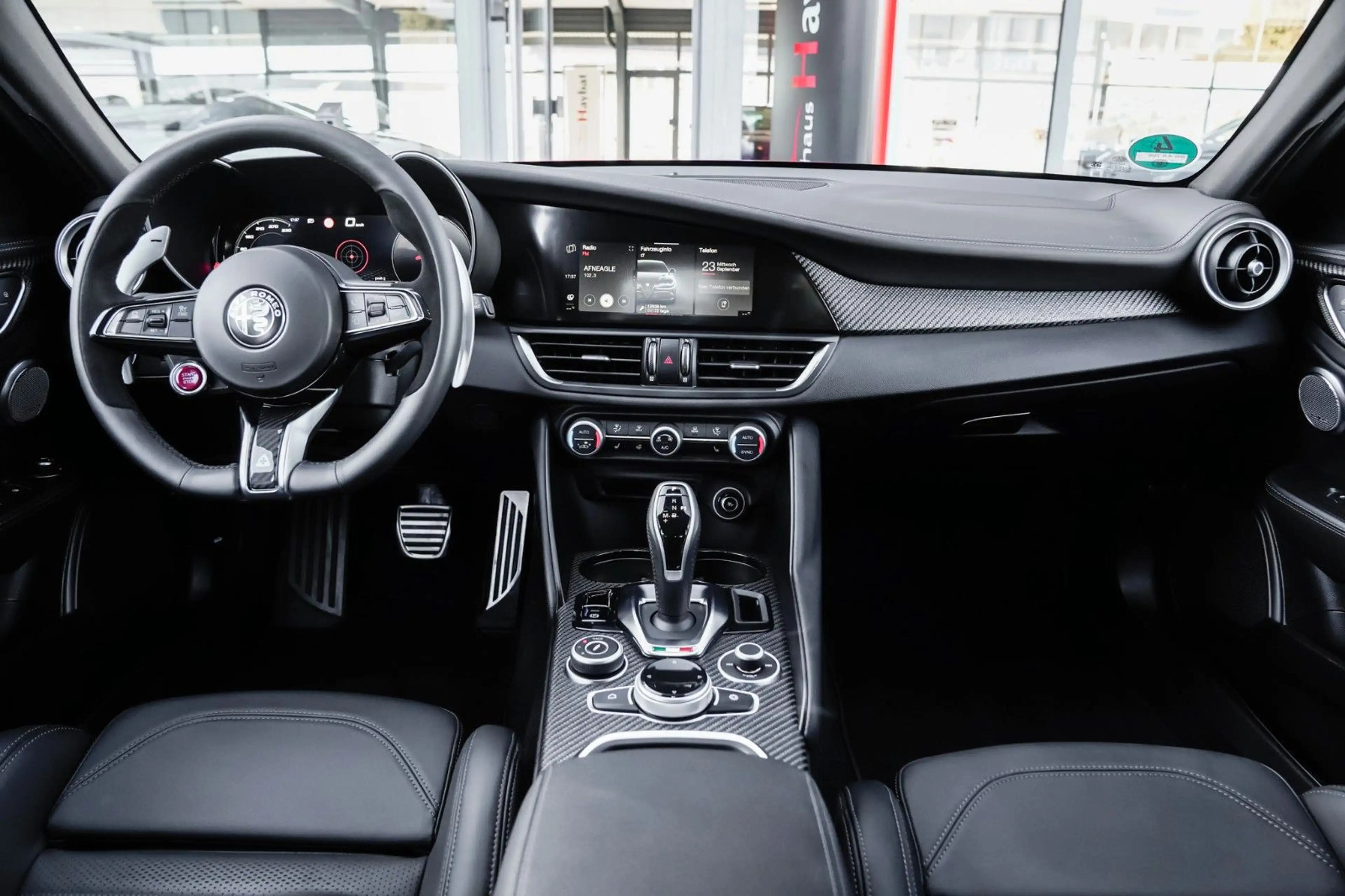 Alfa Romeo Giulia Quadrifoglio Carbon-Leder-Kamera *VOLL* — photo 22