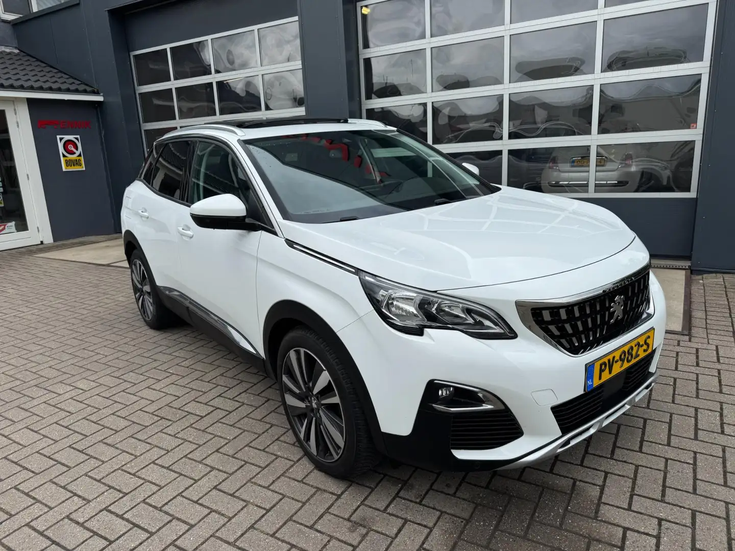 Peugeot 3008 1.2 PureTech Allure / Pano / Camera / Trekhaak / F Blanc - 2