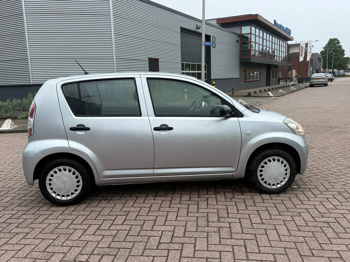 Daihatsu Sirion 2 1.0-12V Trend Airco 5 DR elektrische ramen voor Gris - 2