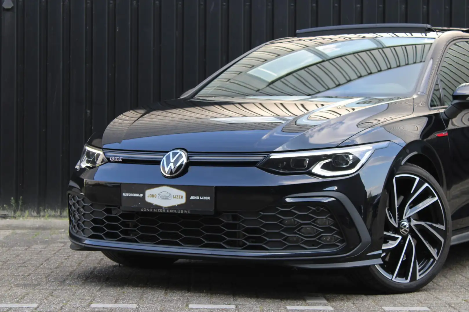 Volkswagen Golf GTI 2.0 TSI PANO HARMAN KARDON HUD ALARM Zwart - 2