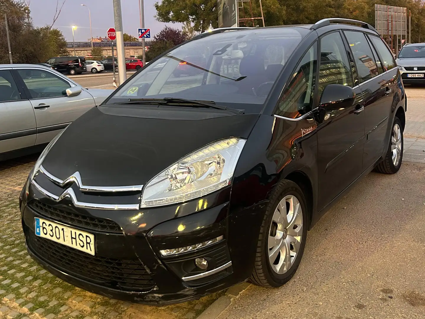 Citroën Grand C4 Picasso Exclusive  C4 Grand Picasso 2.0HDI Exclusive  CAS Negro - 1
