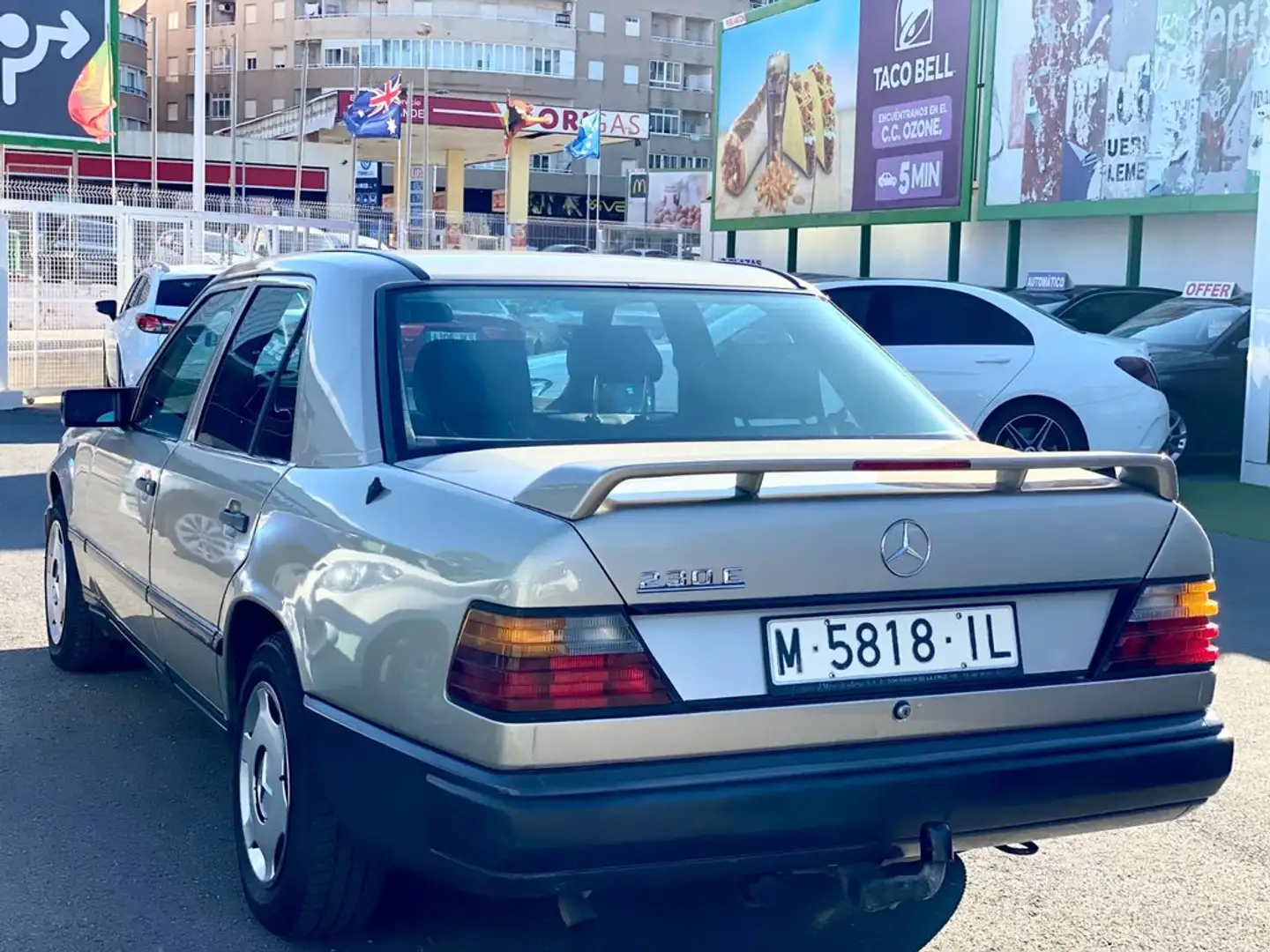 Mercedes-Benz 230 E Beige - 2