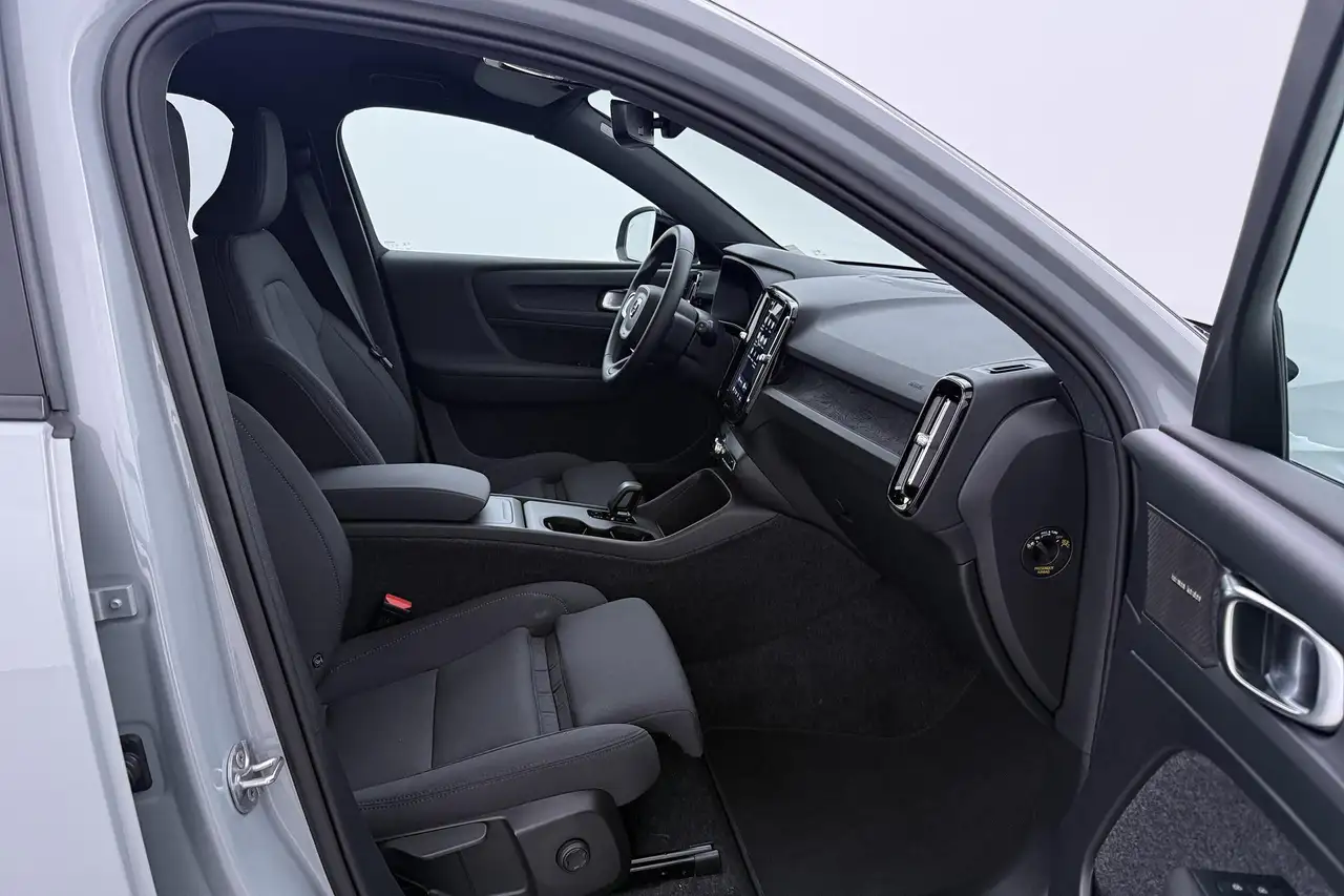 Volvo EX40 2026