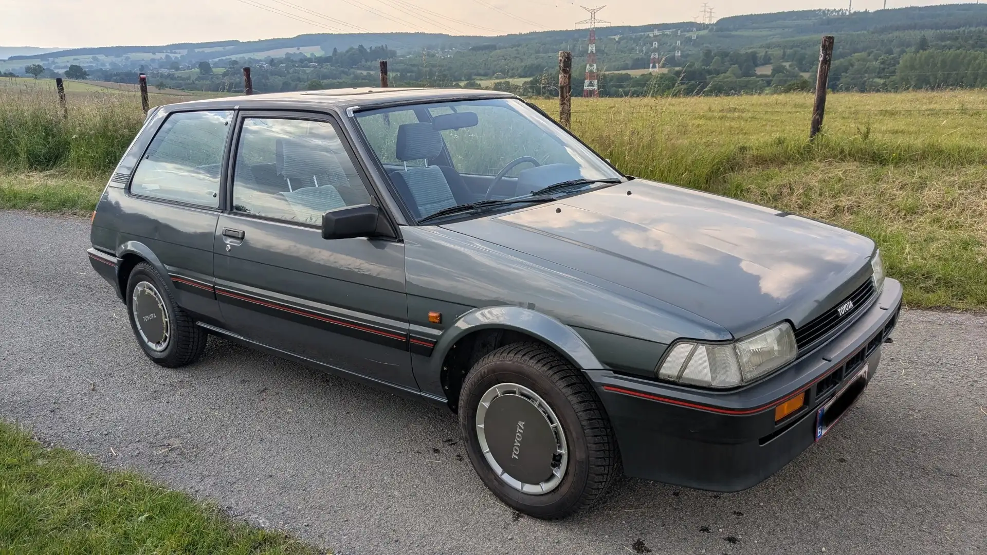 Toyota Corolla siva - 1