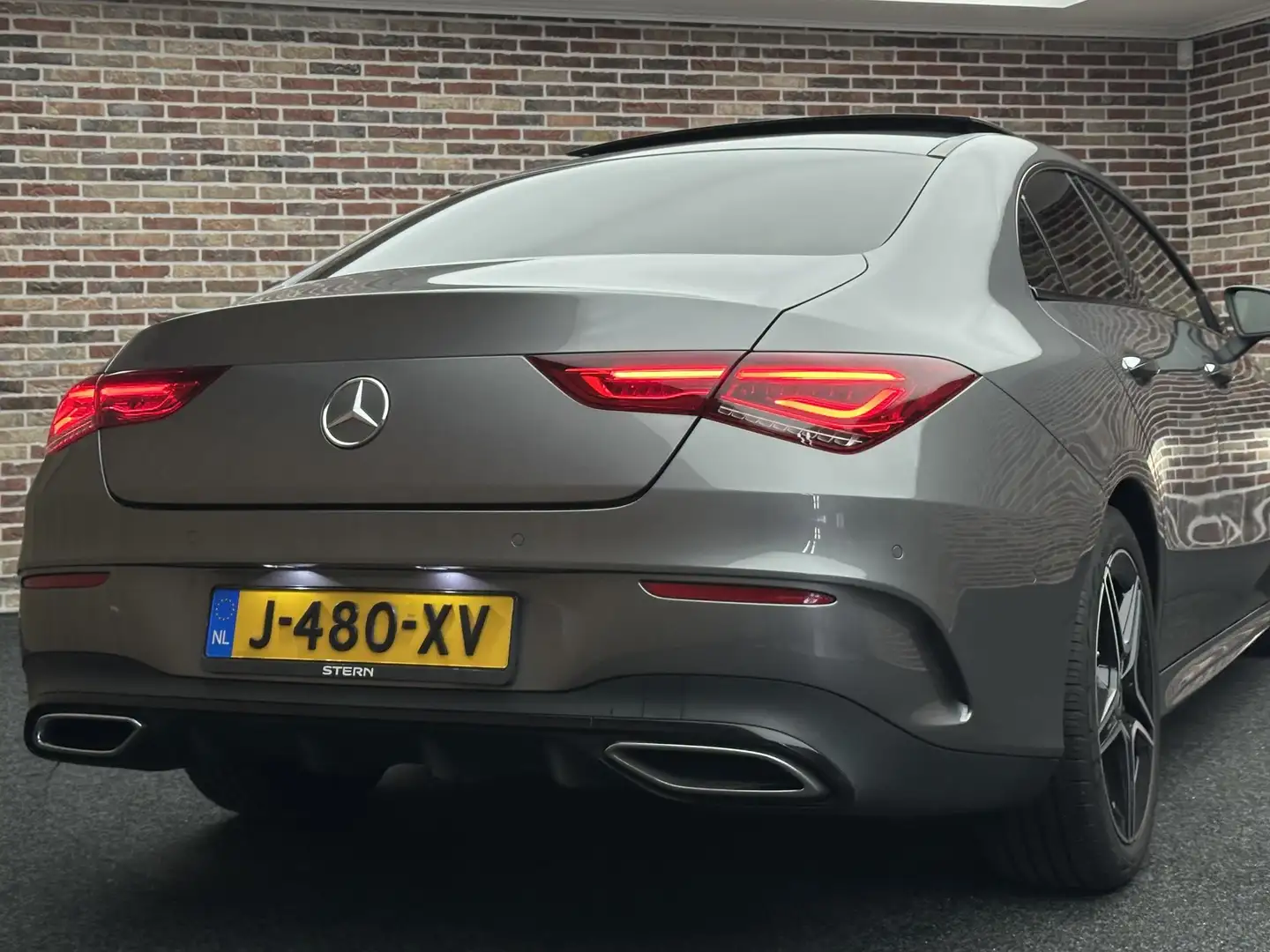 Mercedes-Benz CLA 200 Business Solution AMG Panorama Sfeer Stoelverwarmi Grijs - 2