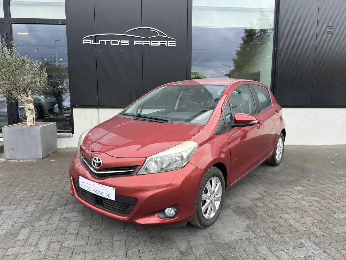 Toyota Yaris 1.0i VVT-i Dynamic Airco 69000km Rood - 1