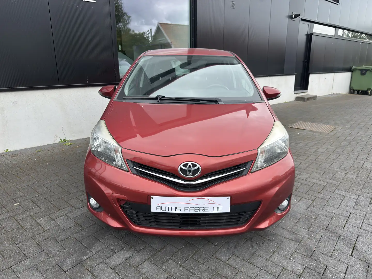 Toyota Yaris 1.0i VVT-i Dynamic Airco 69000km Rood - 2