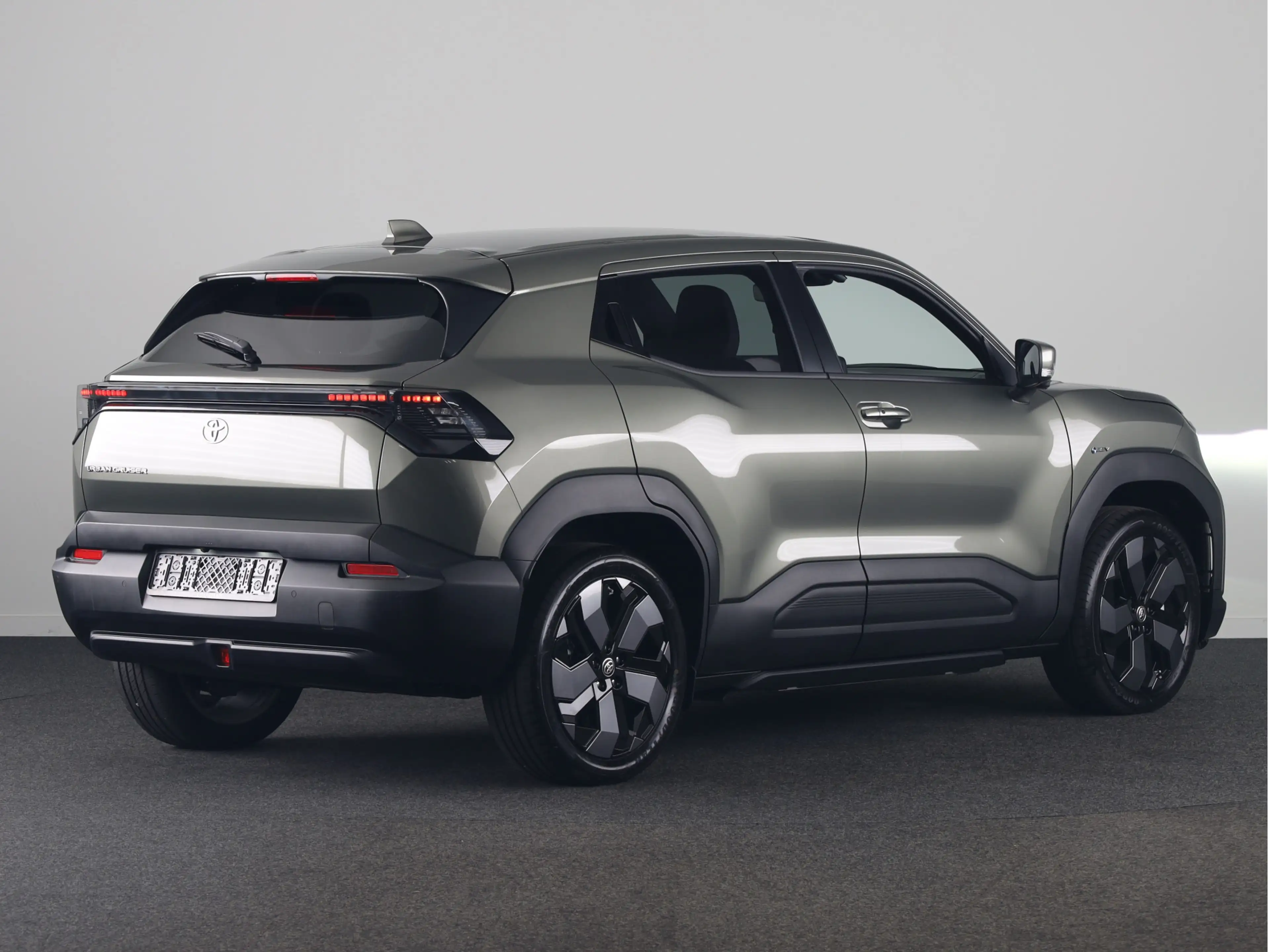 Toyota Urban Cruiser Executive 61 kWh *NIEUW* | Direct leverbaar! | 360 — photo 2
