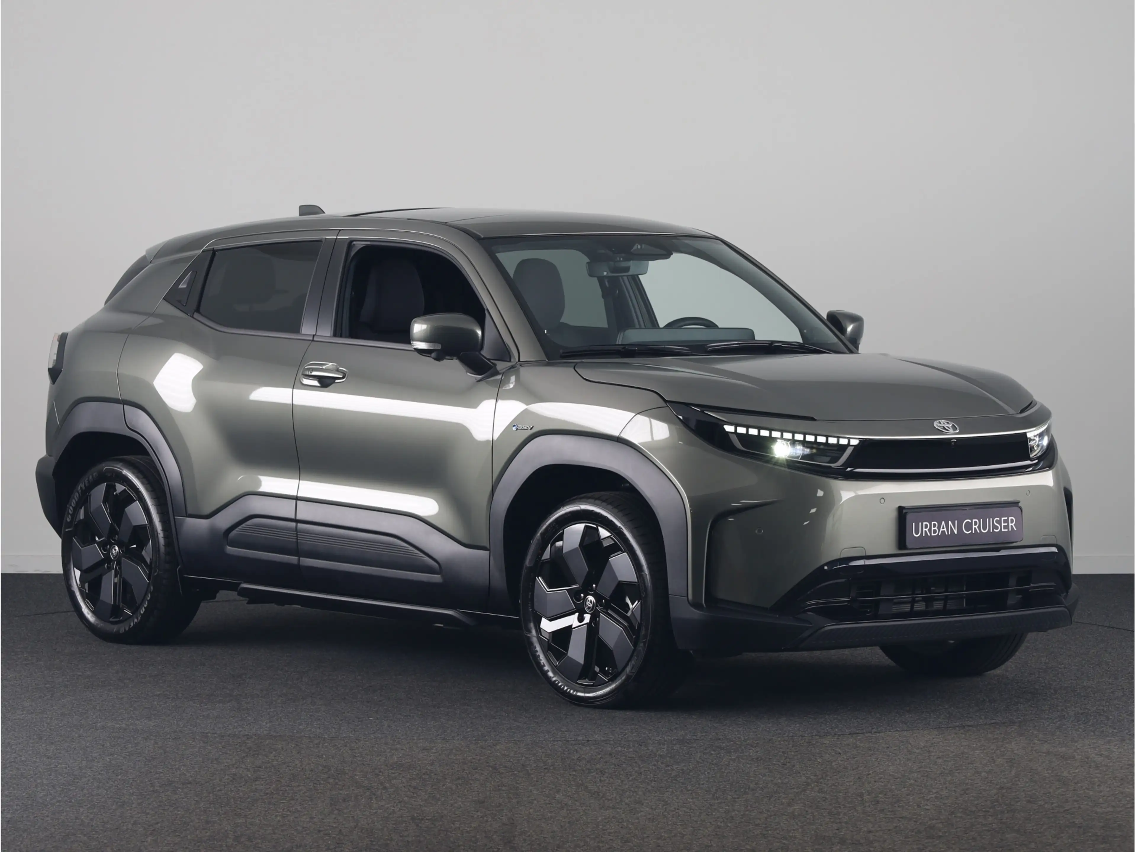 Toyota Urban Cruiser Executive 61 kWh *NIEUW* | Direct leverbaar! | 360 — photo 14