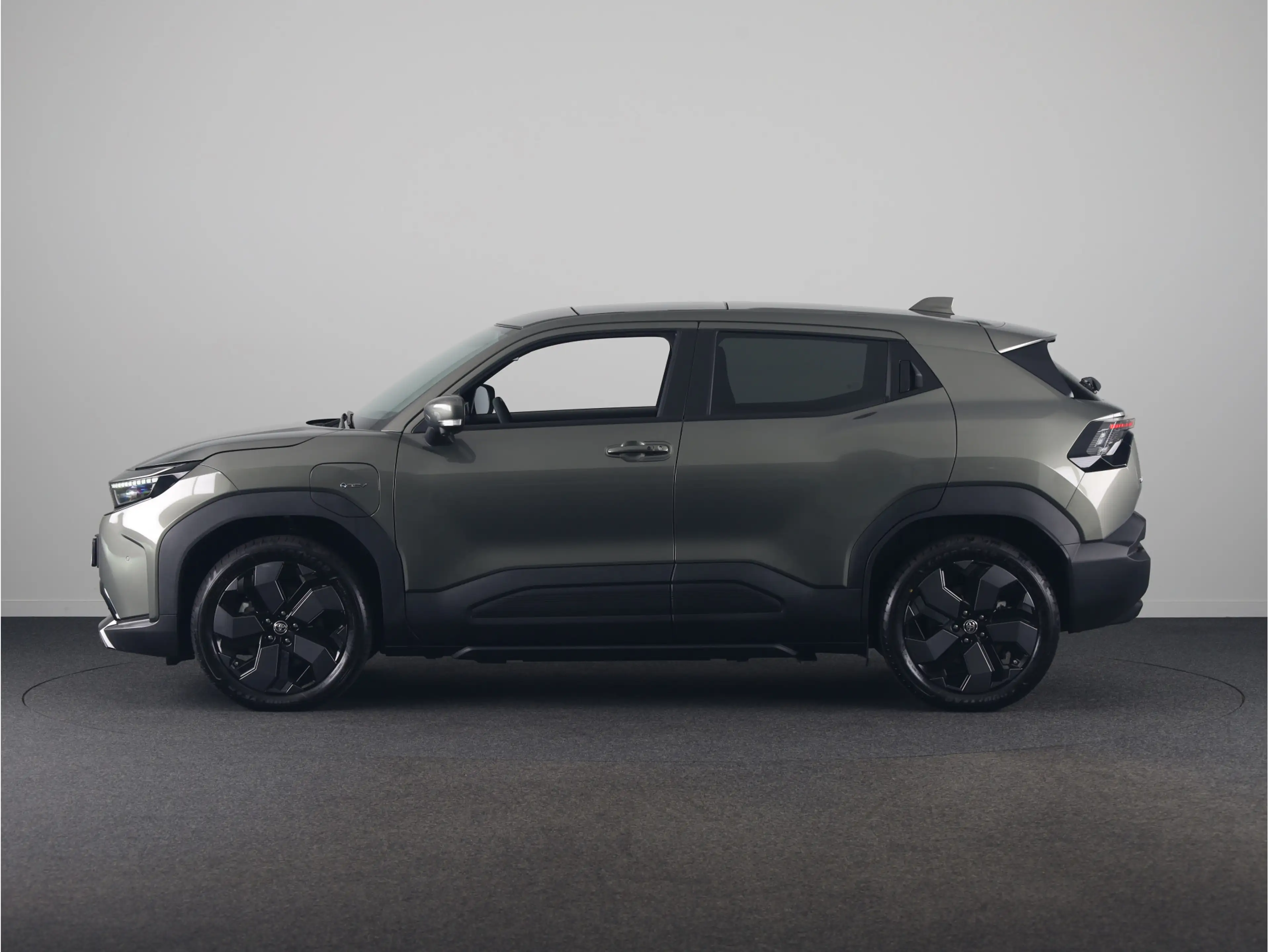 Toyota Urban Cruiser Executive 61 kWh *NIEUW* | Direct leverbaar! | 360 — photo 3