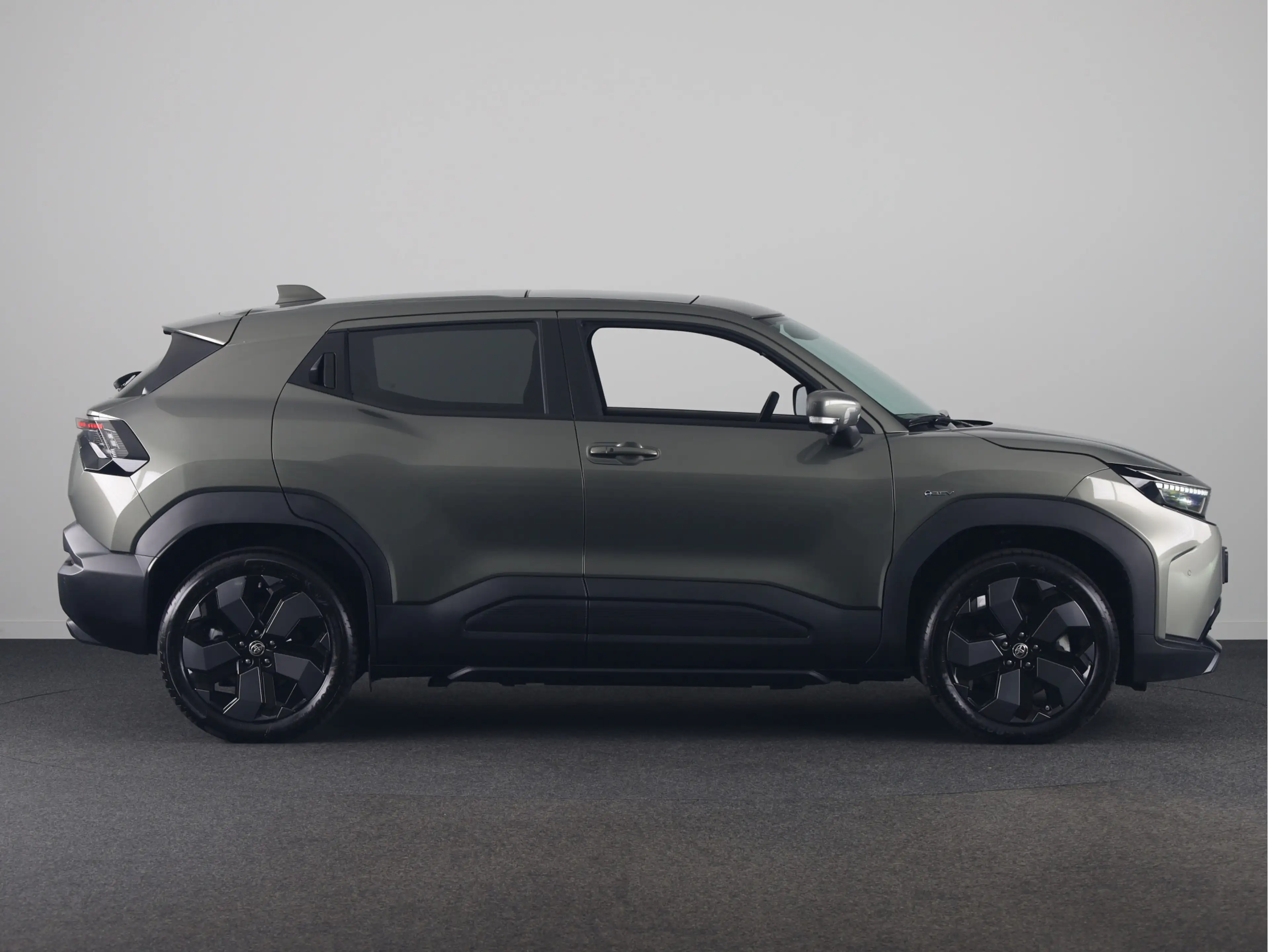 Toyota Urban Cruiser Executive 61 kWh *NIEUW* | Direct leverbaar! | 360 — photo 12