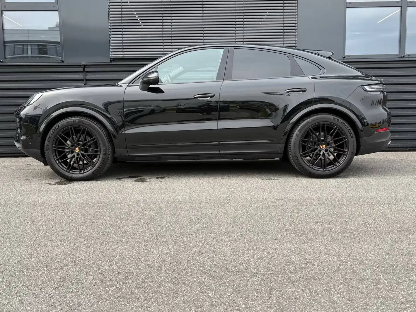 Porsche Cayenne 2025 Porsche Cayenne Coupe -LUFT-ABGAS-BOSE-HEAD UP-BFD-BE Schwarz - 2