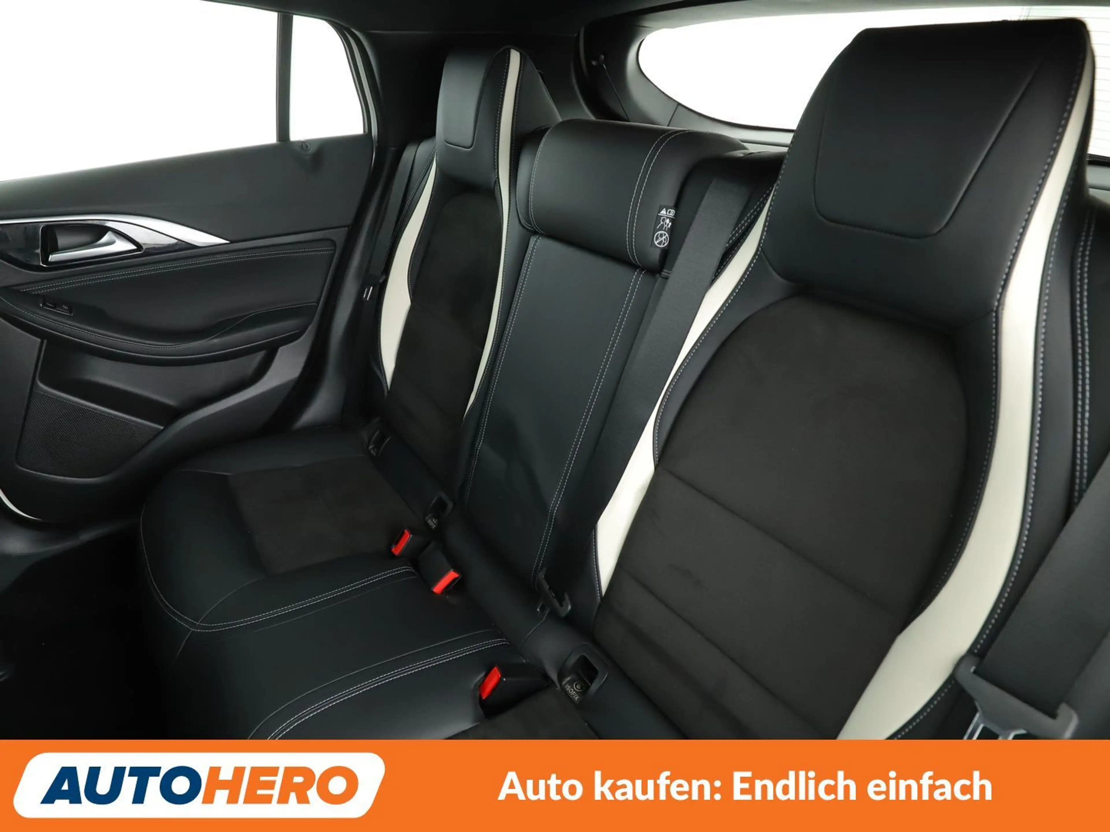 Infiniti Q30 2.0 Turbo Sport AWD Aut.*NAVI*PDC*SHZ*ALU* — photo 14