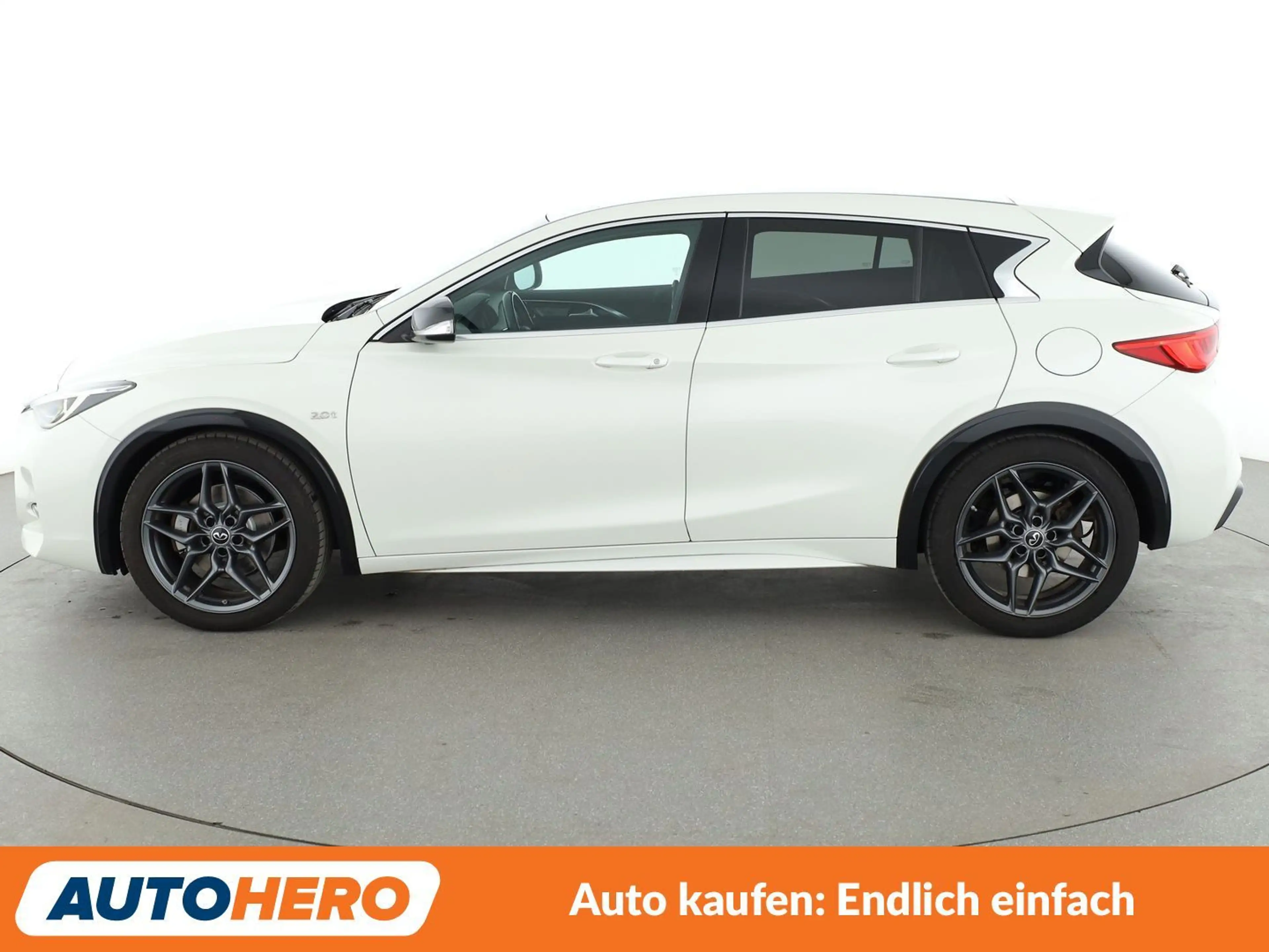 Infiniti Q30 2.0 Turbo Sport AWD Aut.*NAVI*PDC*SHZ*ALU* — photo 3
