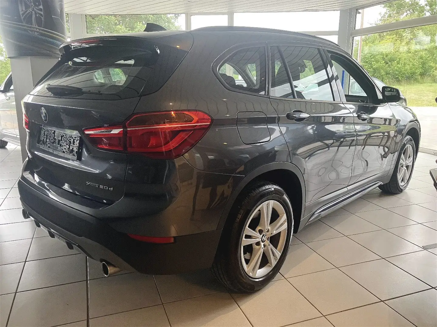 BMW X1 2.0xd SportLine/HuD/Wireless/LED/AHK/Parkasst Grau - 2