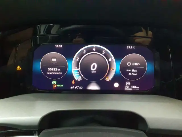 Volkswagen Golf view 11