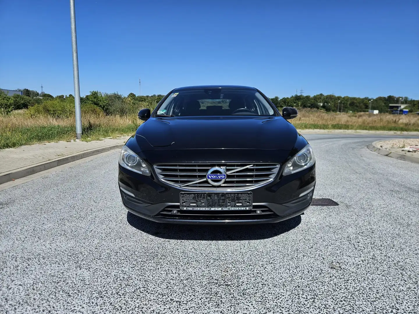 Volvo V60 Business Edition Schwarz - 2