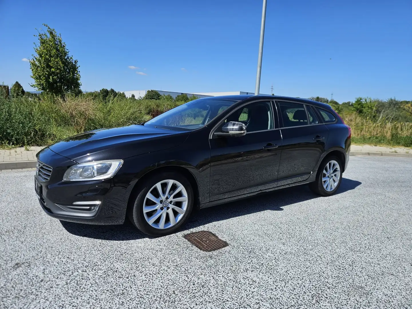 Volvo V60 Business Edition Schwarz - 1
