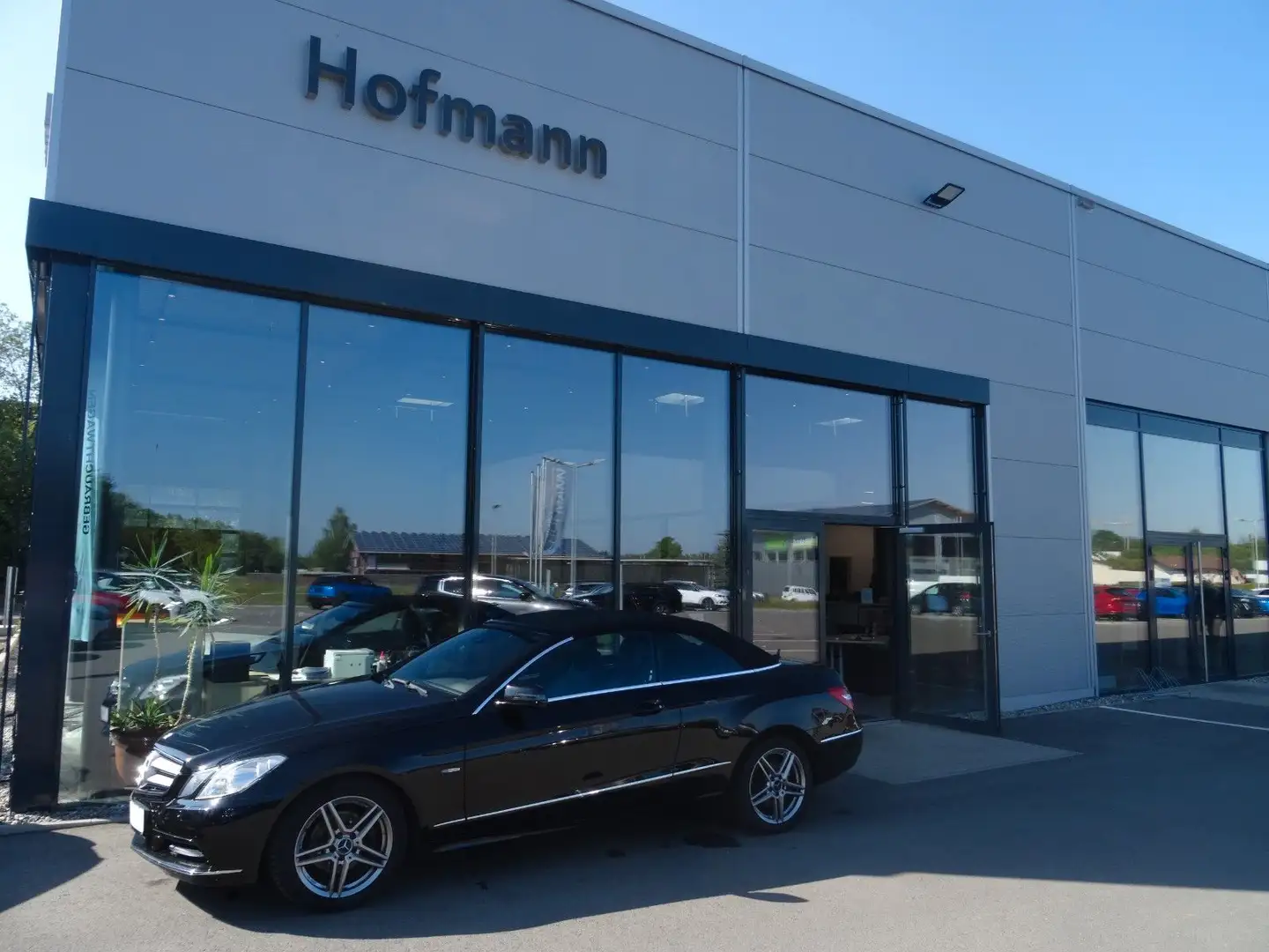 Mercedes-Benz E 200 Cabrio CGI Avantgarde, Klima, SHZ, PDC Noir - 1