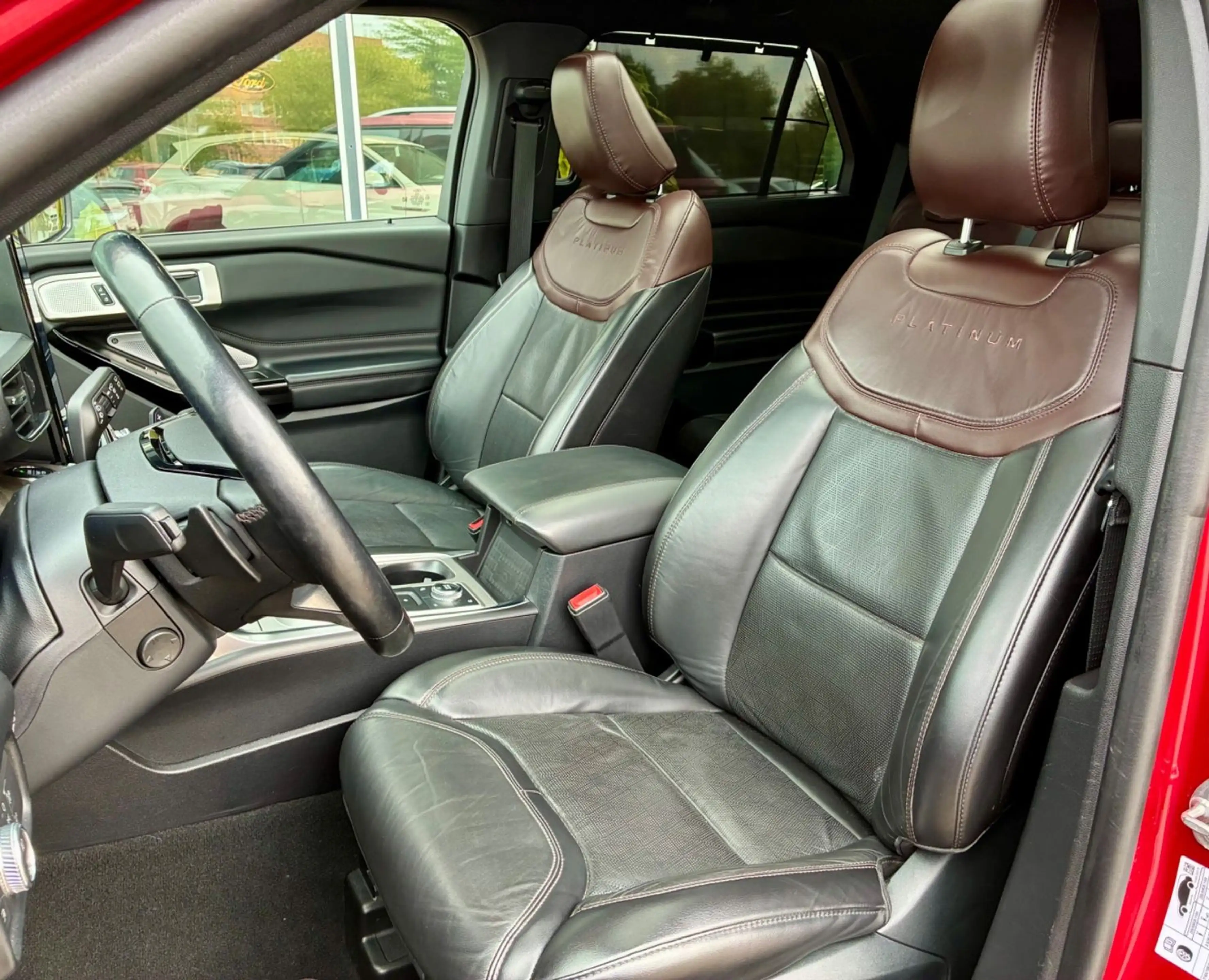 Ford Explorer Platinum Plug-in-Hybrid 4x4 LED Leder — photo 10