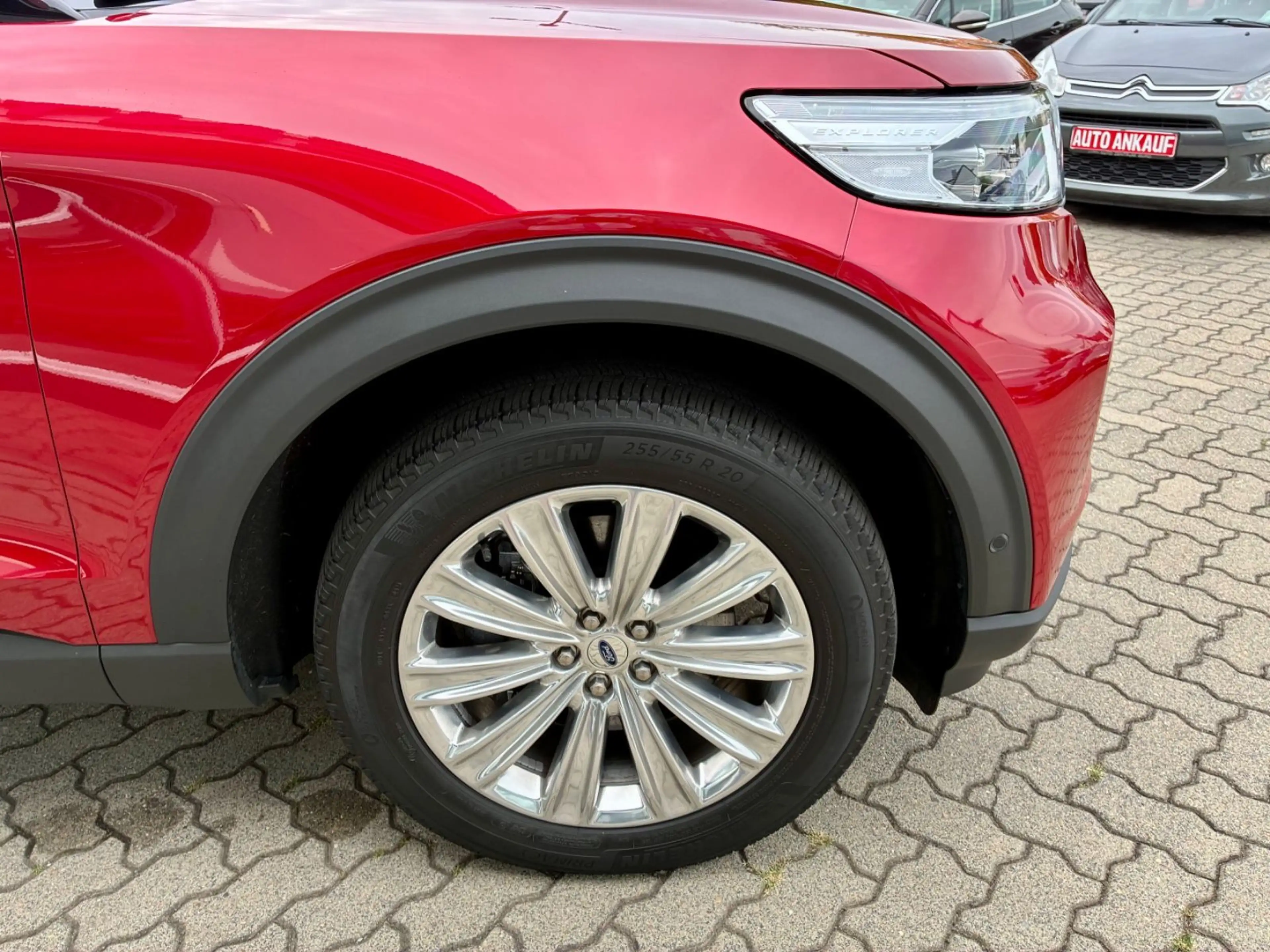 Ford Explorer Platinum Plug-in-Hybrid 4x4 LED Leder — photo 5