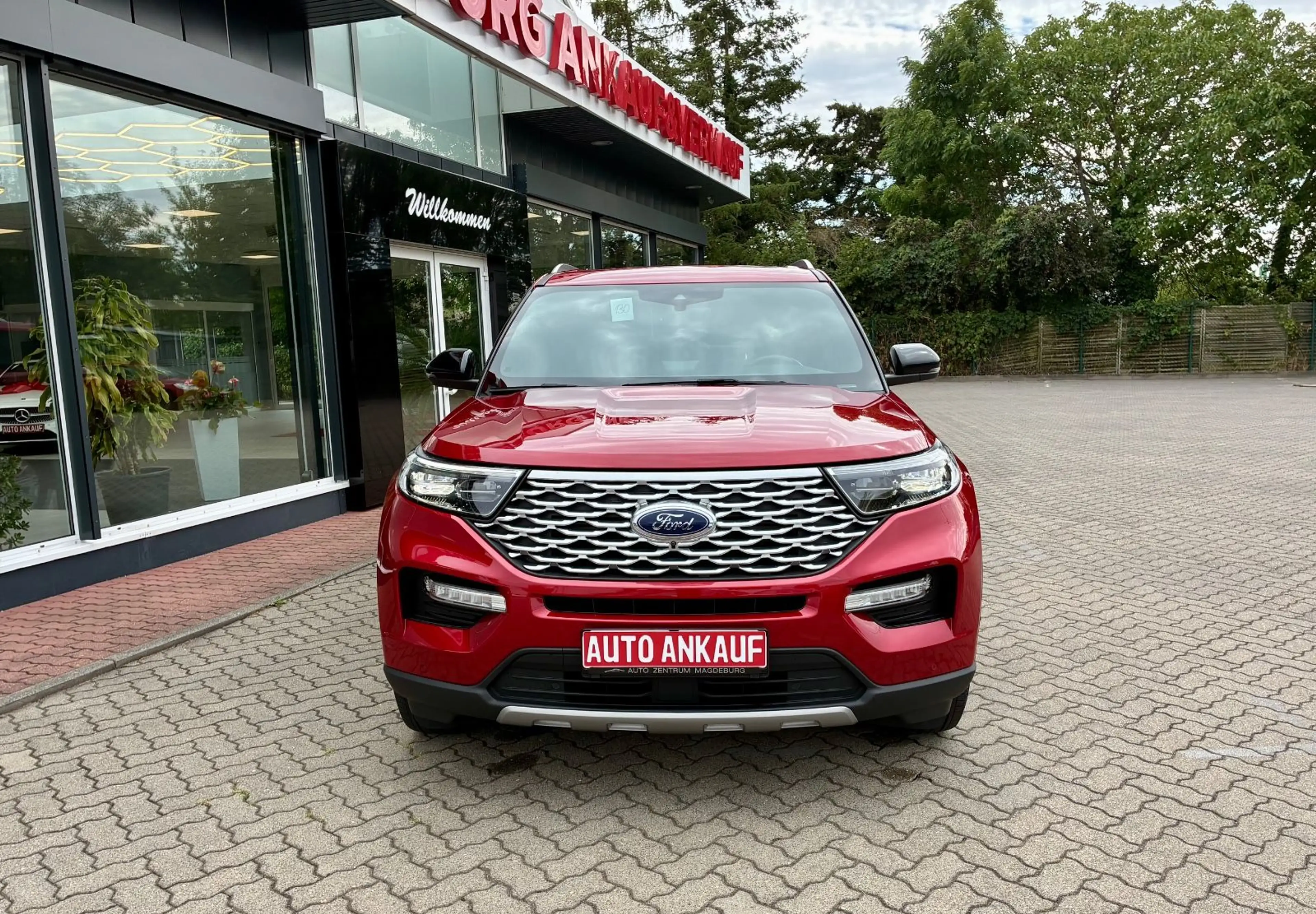 Ford Explorer Platinum Plug-in-Hybrid 4x4 LED Leder — photo 3