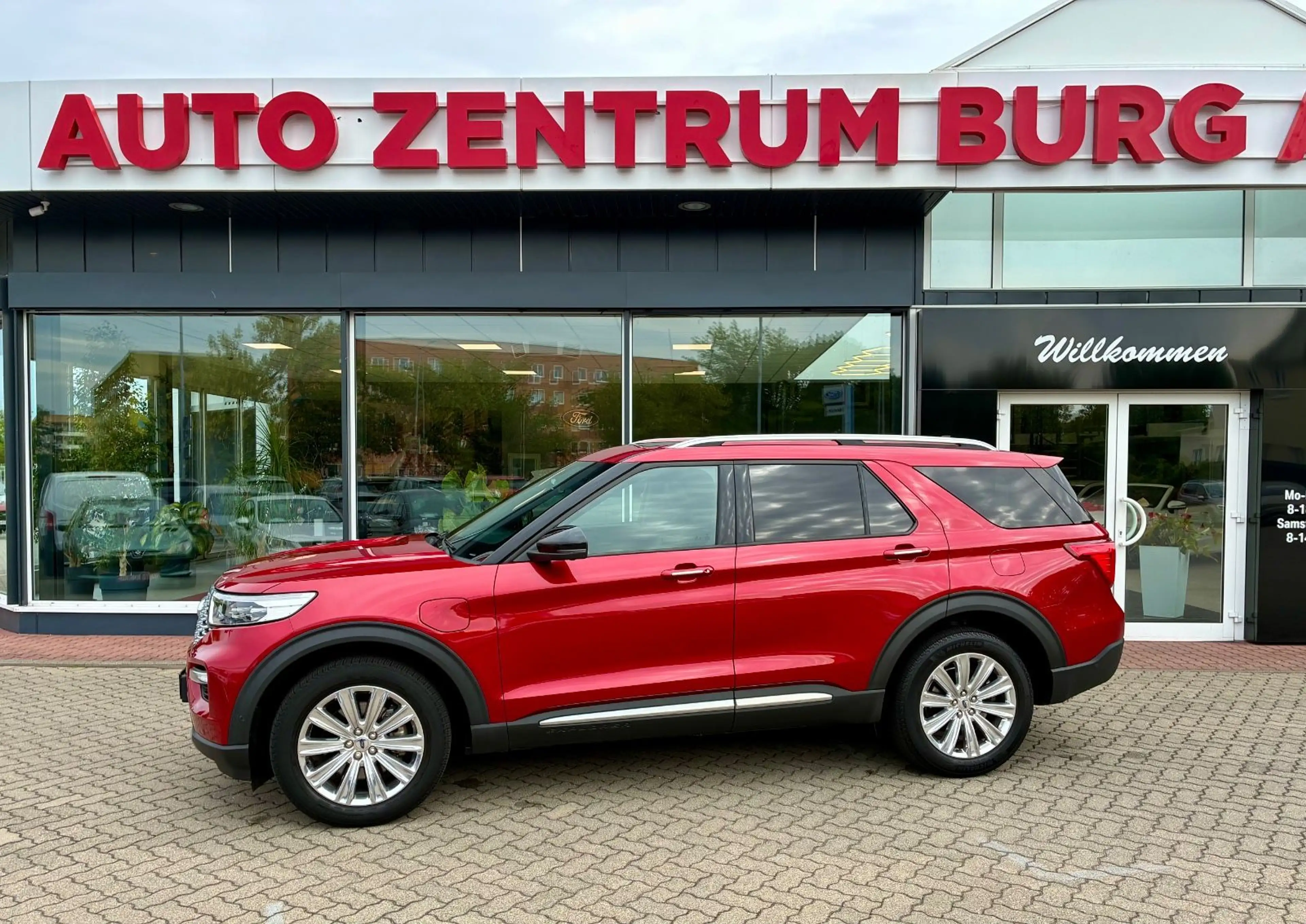 Ford Explorer Platinum Plug-in-Hybrid 4x4 LED Leder