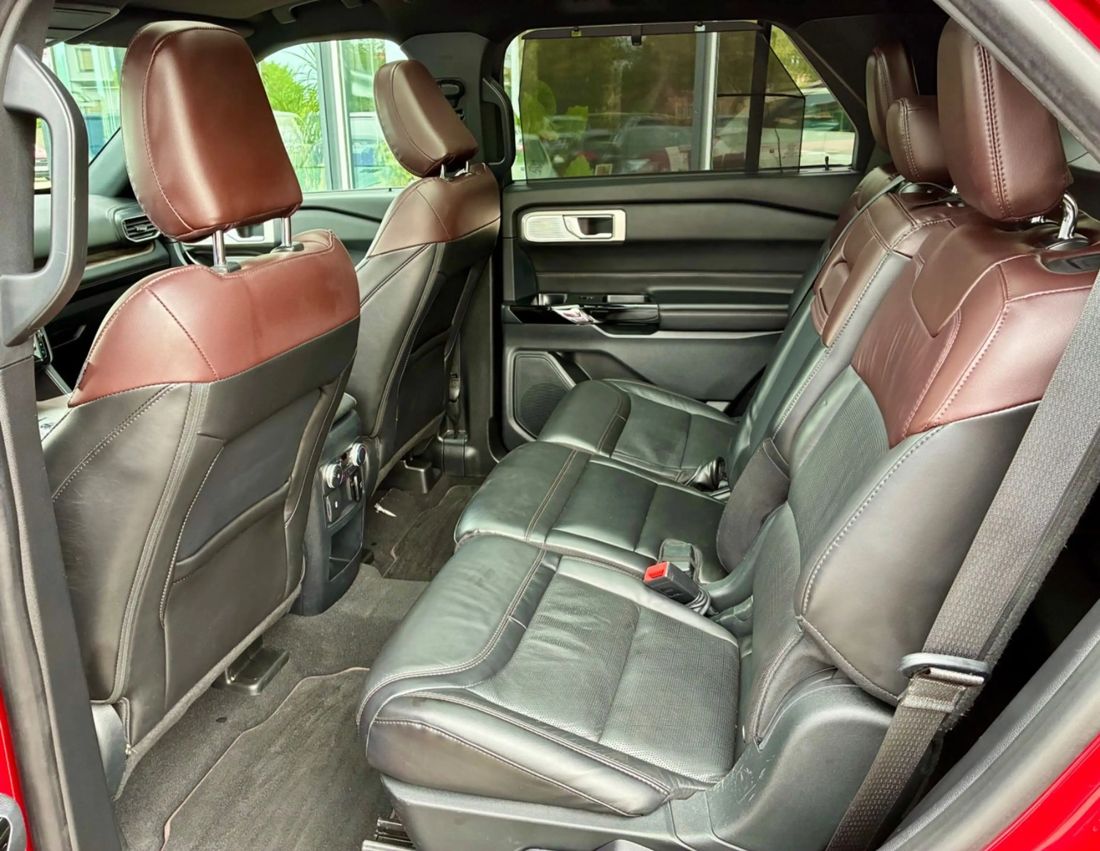 Ford Explorer Platinum Plug-in-Hybrid 4x4 LED Leder — photo 11
