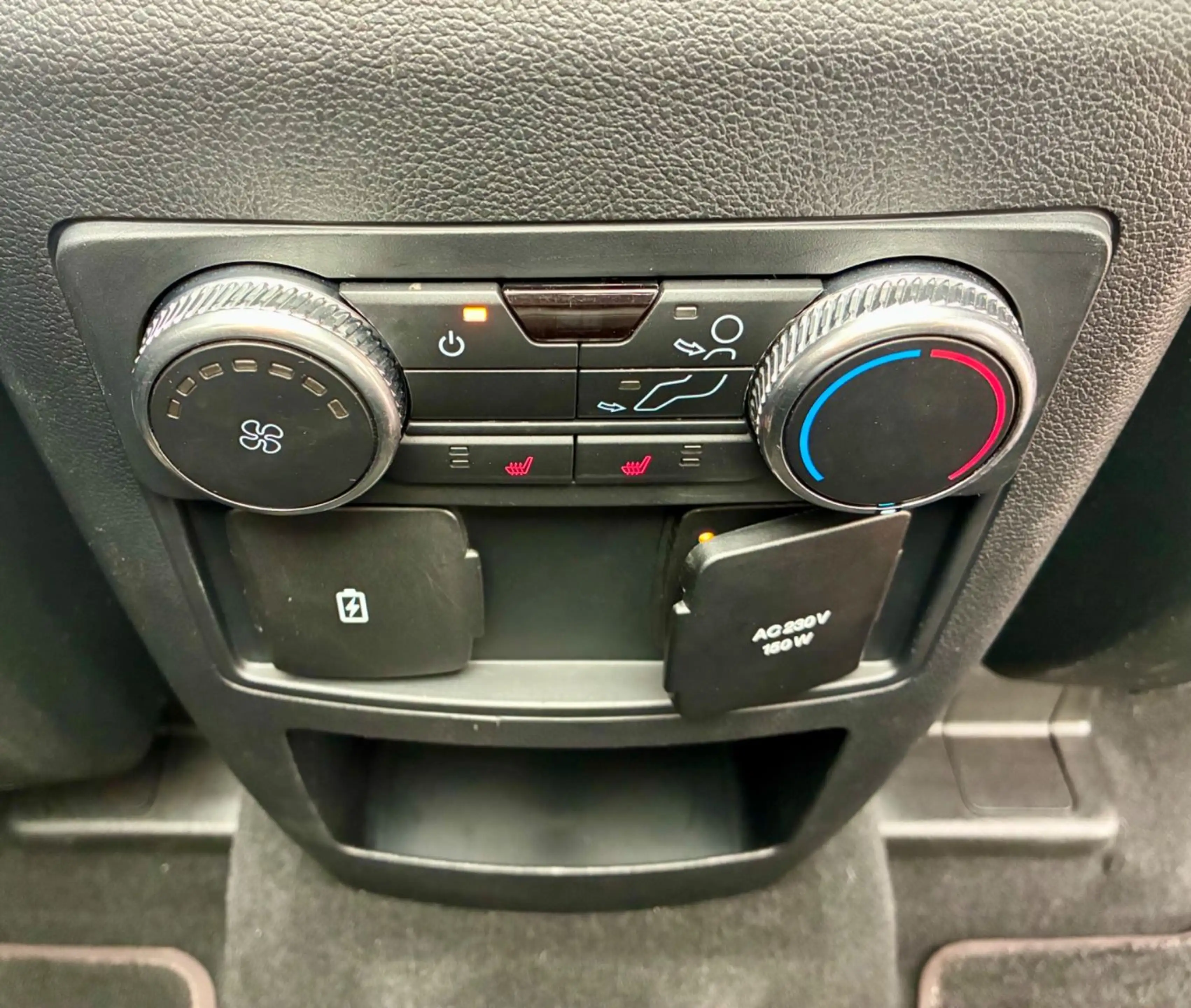 Ford Explorer Platinum Plug-in-Hybrid 4x4 LED Leder — photo 15