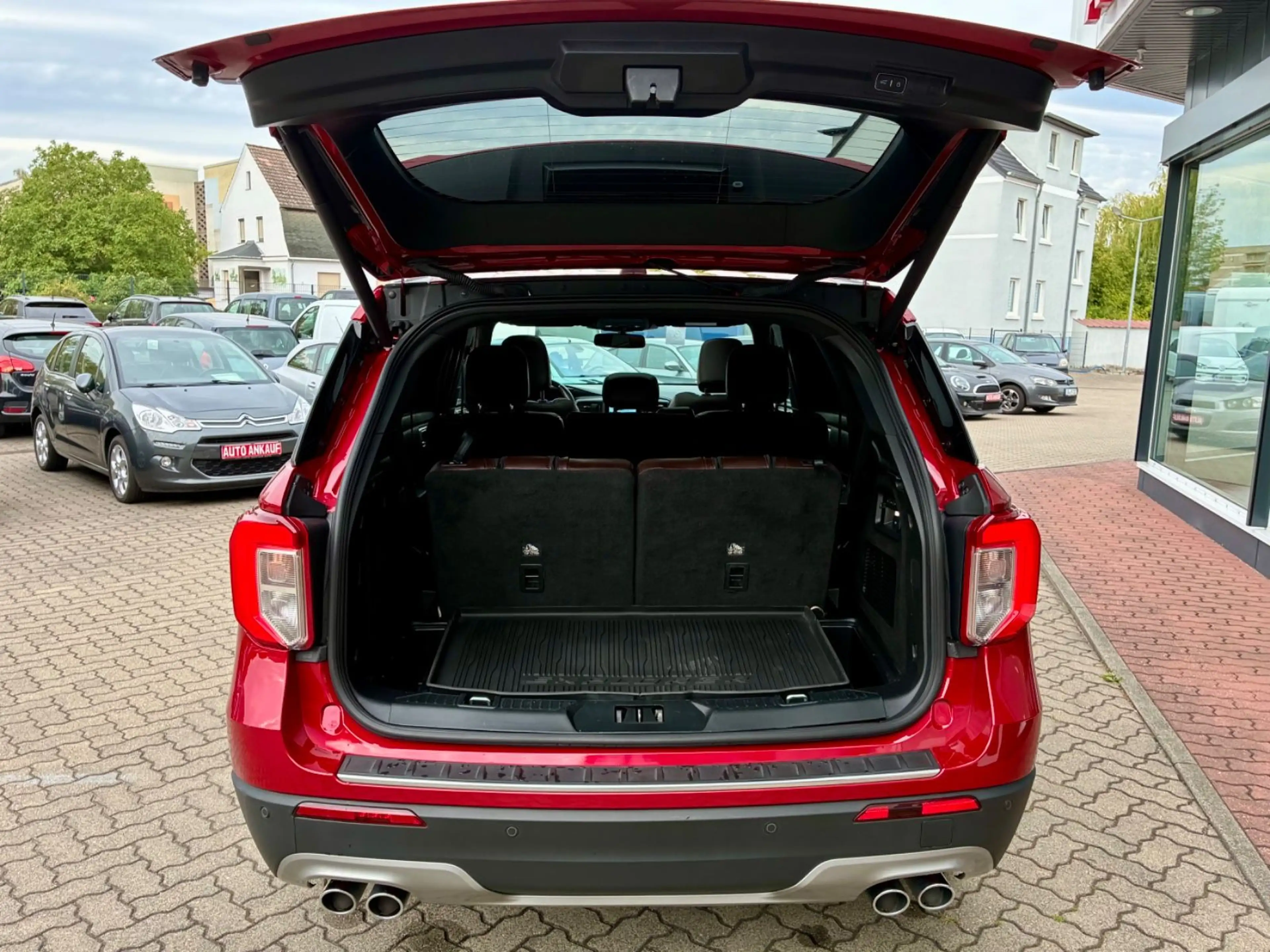 Ford Explorer Platinum Plug-in-Hybrid 4x4 LED Leder — photo 13
