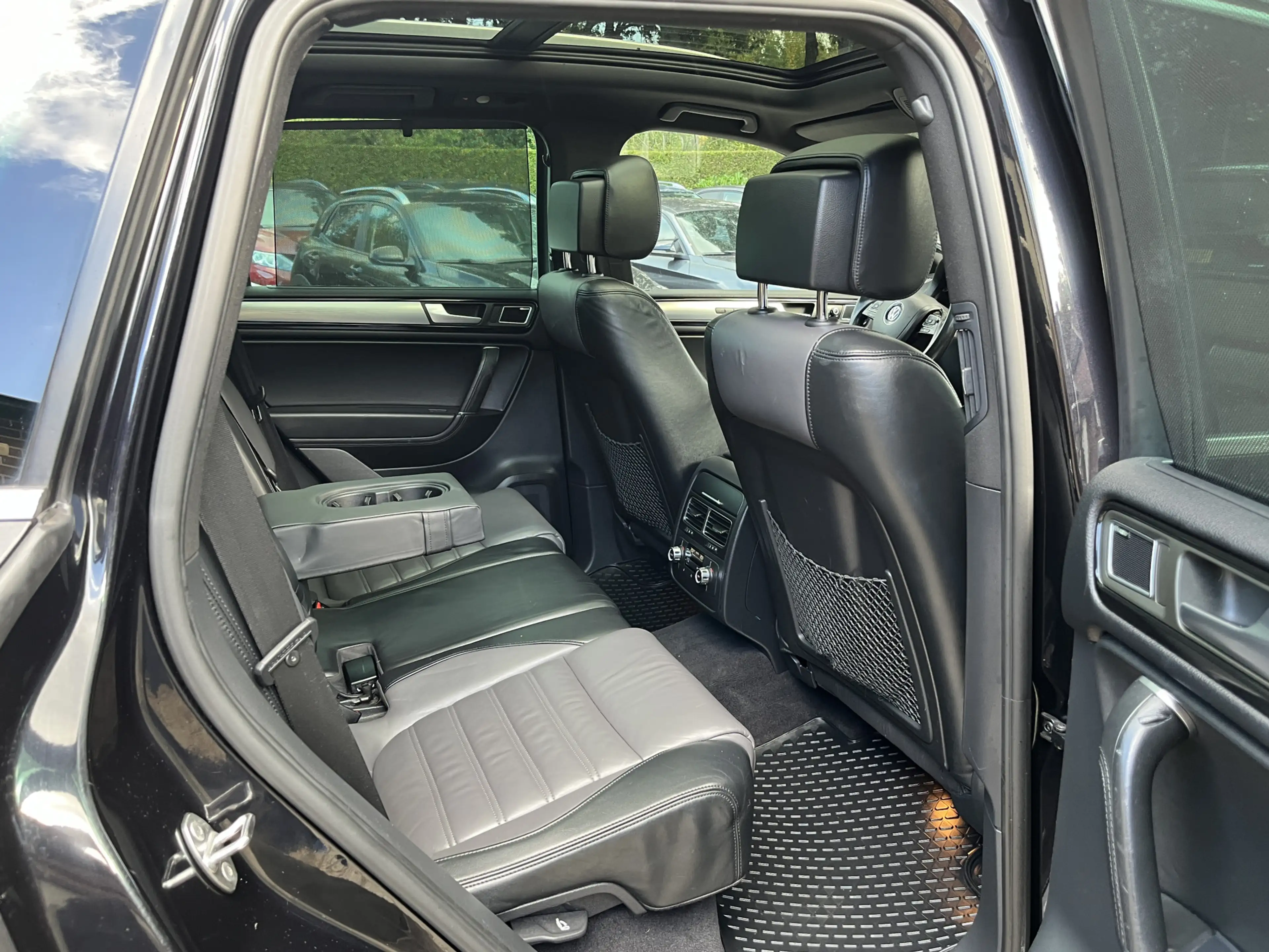 Volkswagen Touareg 4.2 V8 TDI R-Line Panodak LuchtveringTrekhaak 21" — photo 9