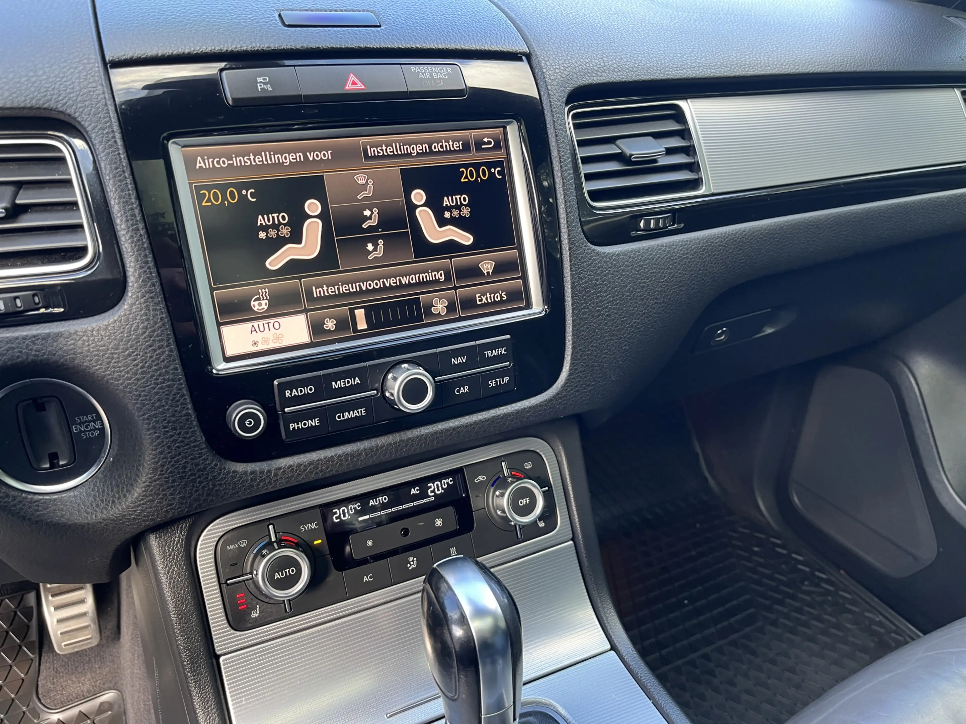 Volkswagen Touareg 4.2 V8 TDI R-Line Panodak LuchtveringTrekhaak 21" — photo 21