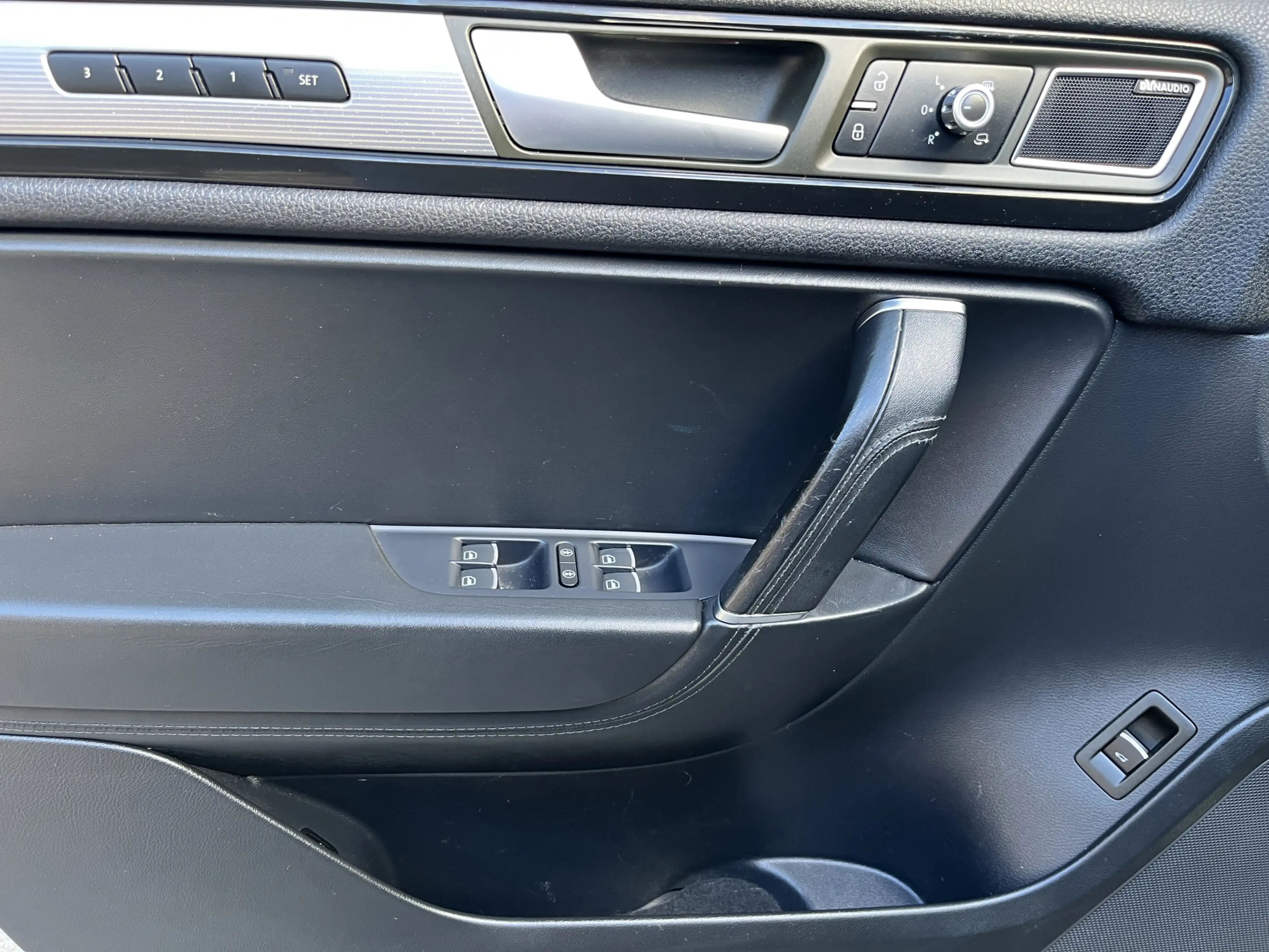 Volkswagen Touareg 4.2 V8 TDI R-Line Panodak LuchtveringTrekhaak 21" — photo 14