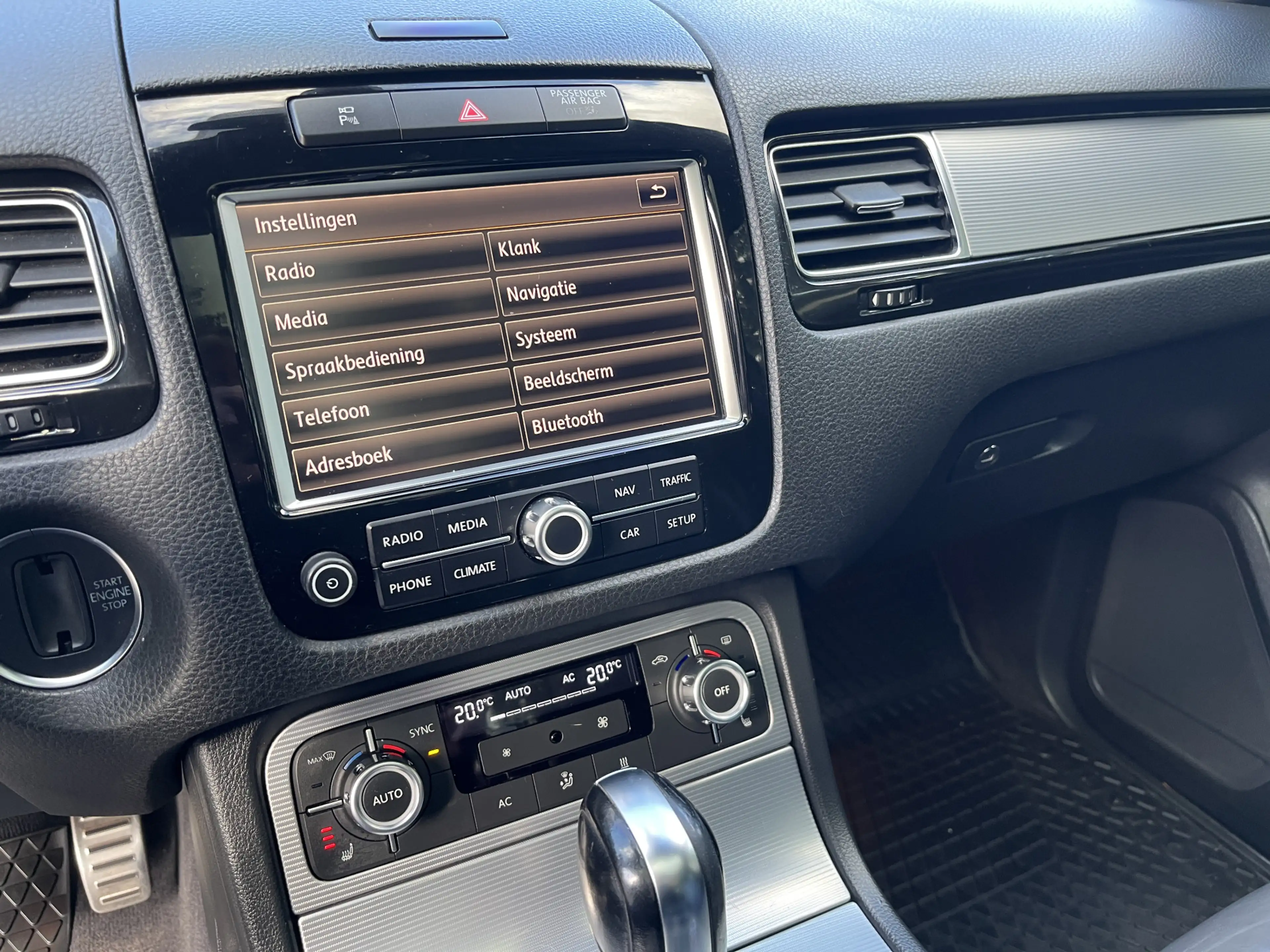Volkswagen Touareg 4.2 V8 TDI R-Line Panodak LuchtveringTrekhaak 21" — photo 20