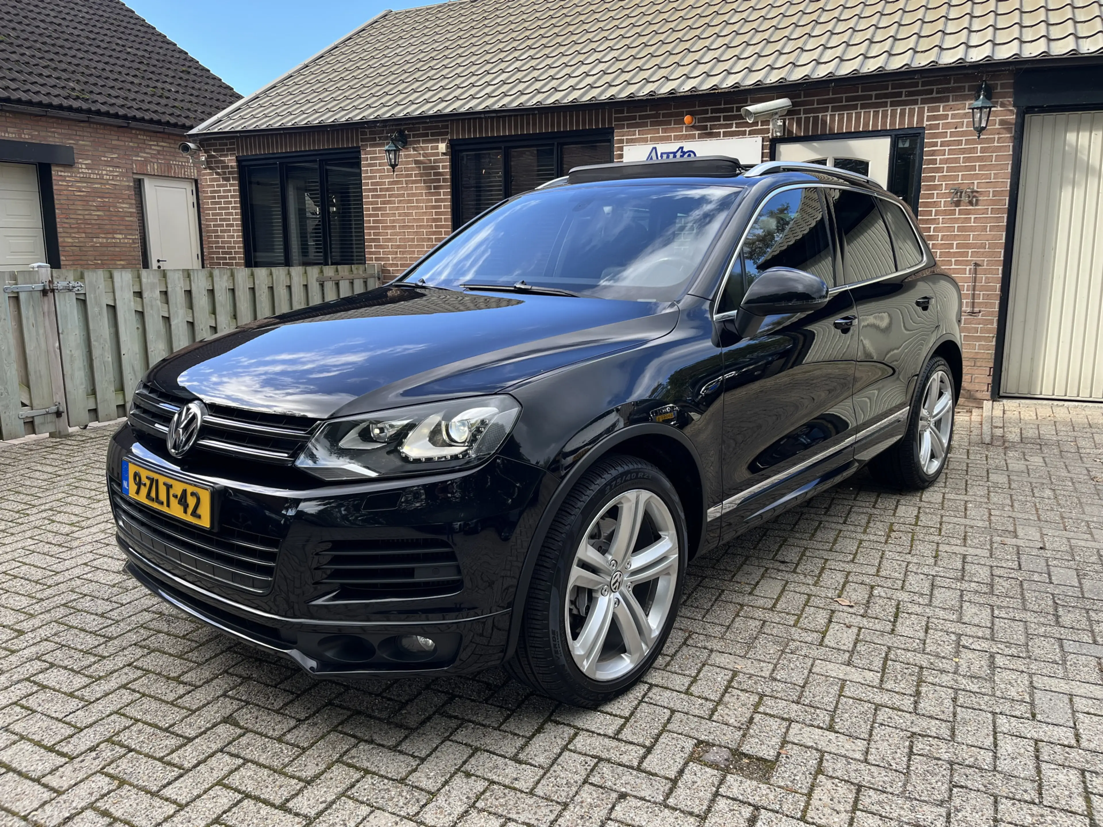 Volkswagen Touareg 4.2 V8 TDI R-Line Panodak LuchtveringTrekhaak 21" — photo 3