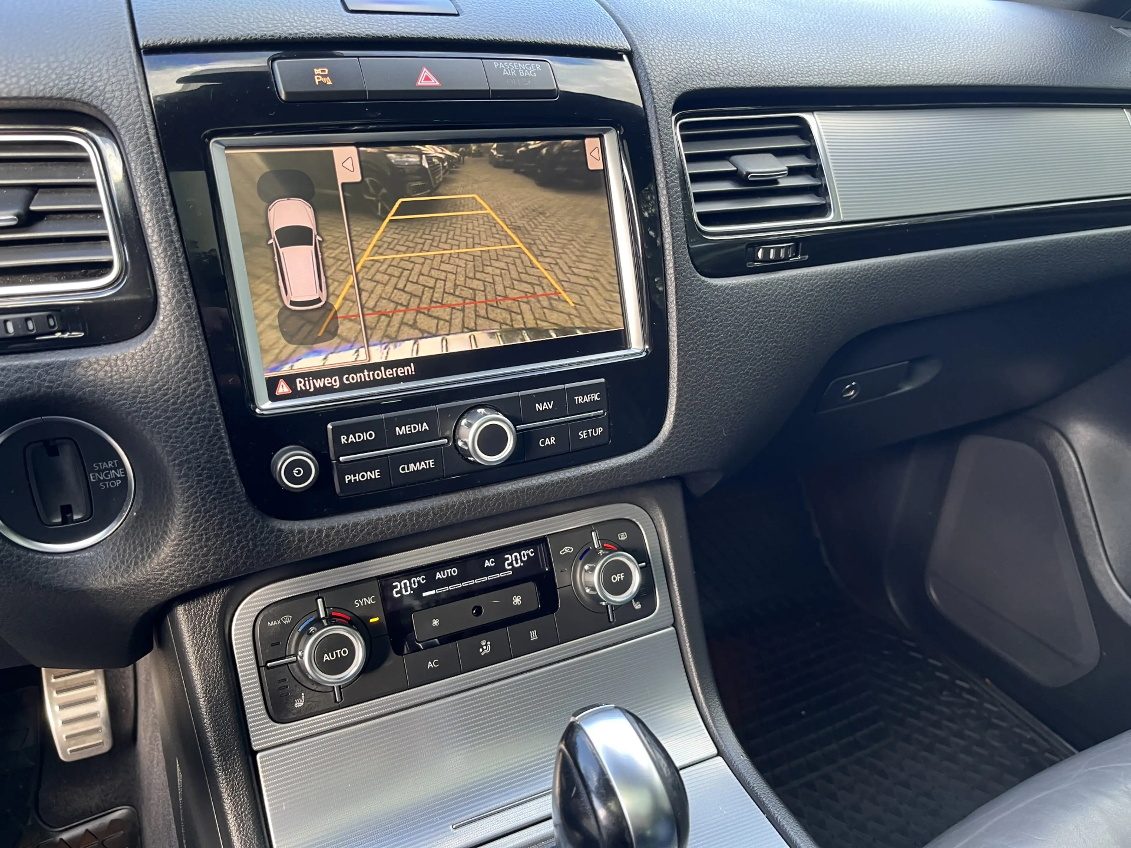 Volkswagen Touareg 4.2 V8 TDI R-Line Panodak LuchtveringTrekhaak 21" — photo 18