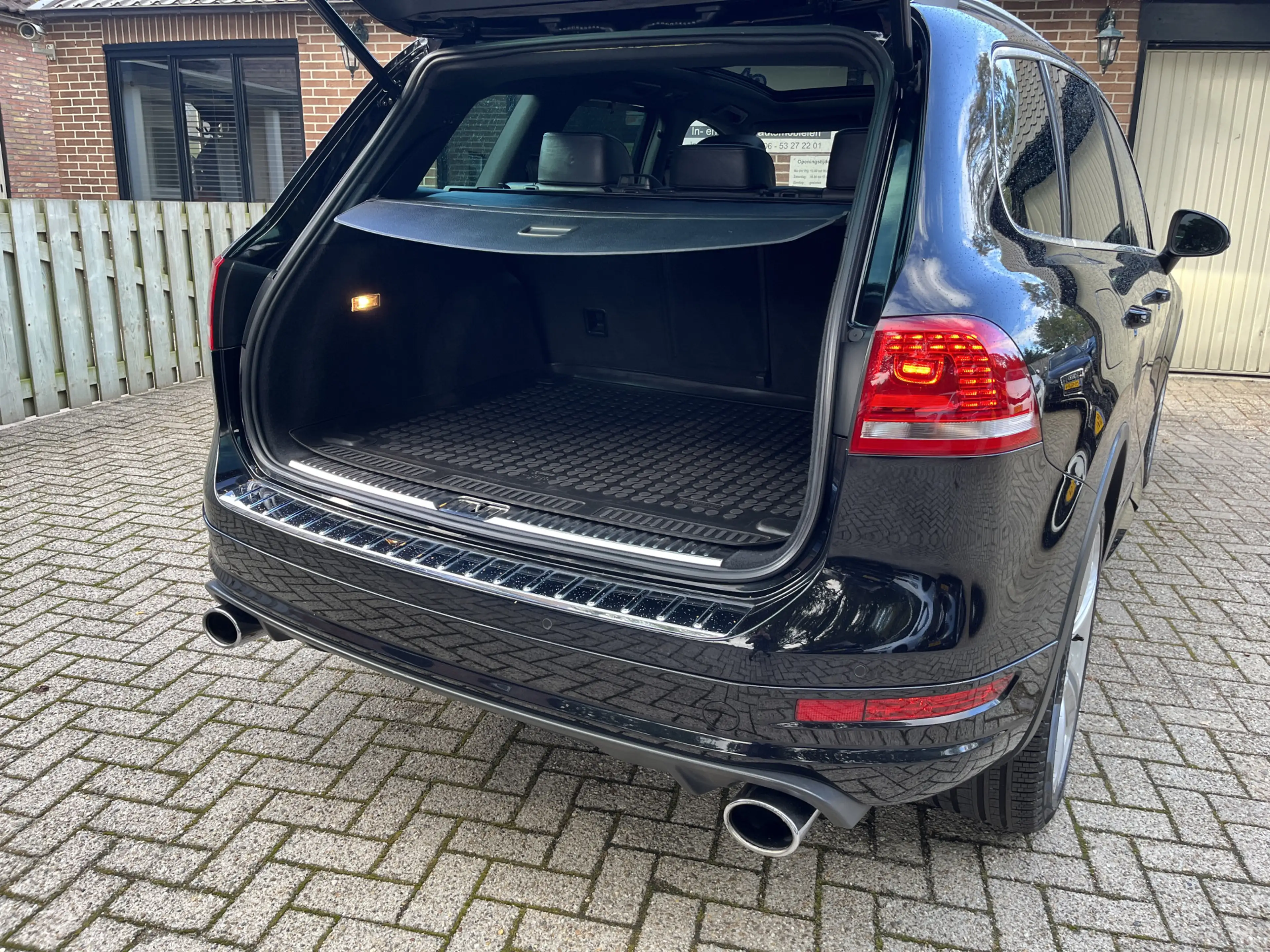 Volkswagen Touareg 4.2 V8 TDI R-Line Panodak LuchtveringTrekhaak 21" — photo 17
