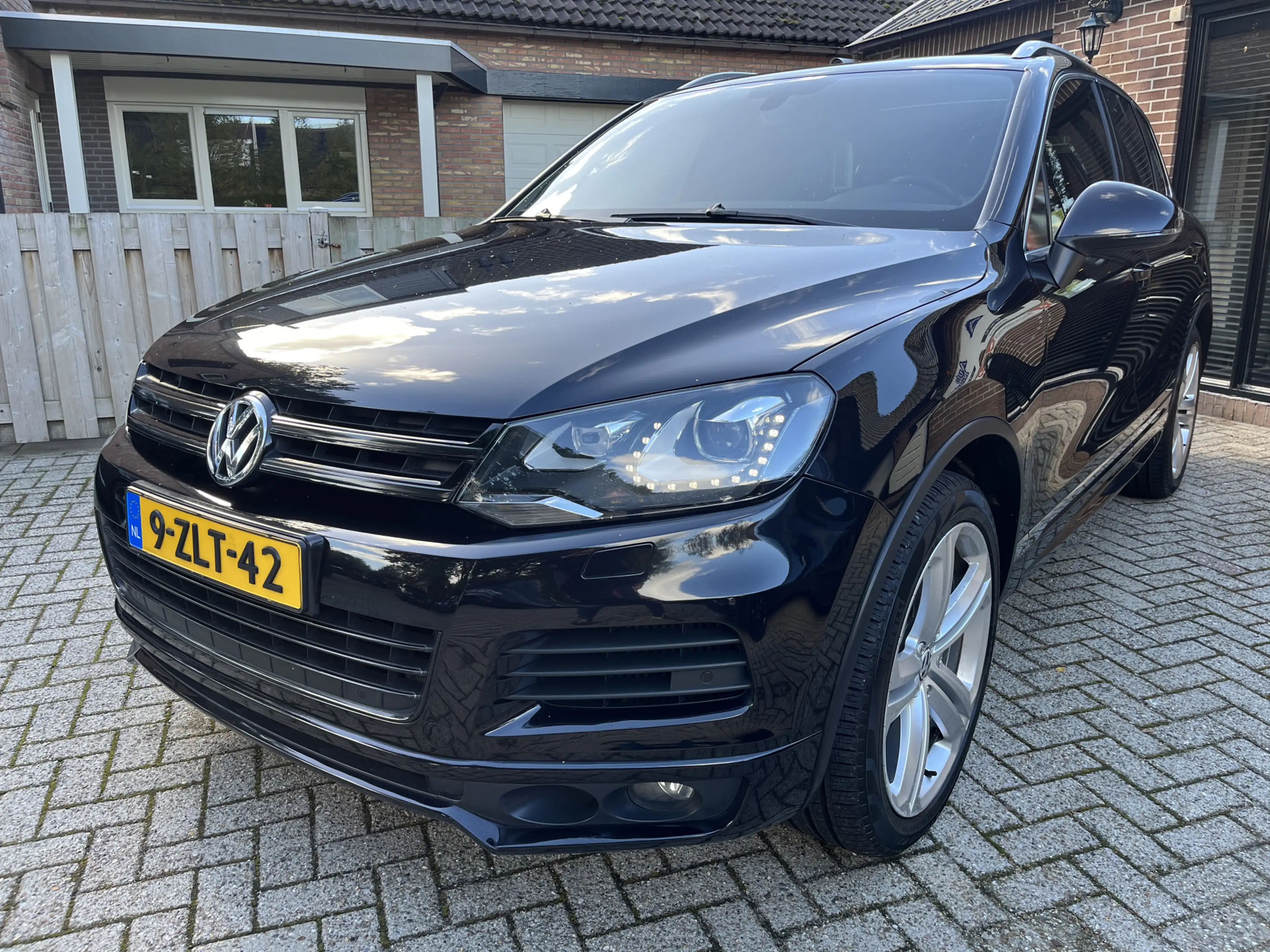 Volkswagen Touareg 4.2 V8 TDI R-Line Panodak LuchtveringTrekhaak 21" — photo 22