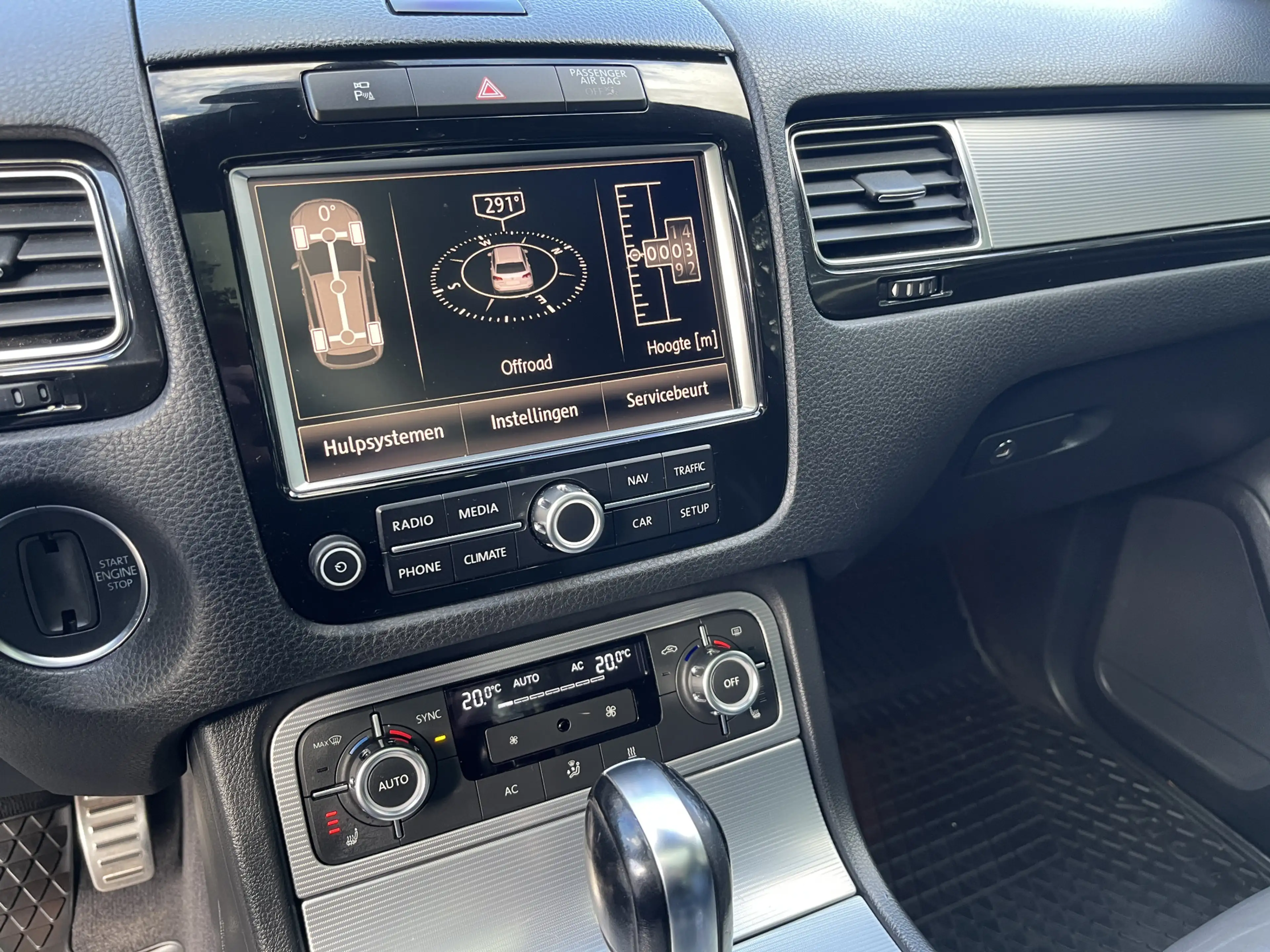 Volkswagen Touareg 4.2 V8 TDI R-Line Panodak LuchtveringTrekhaak 21" — photo 19
