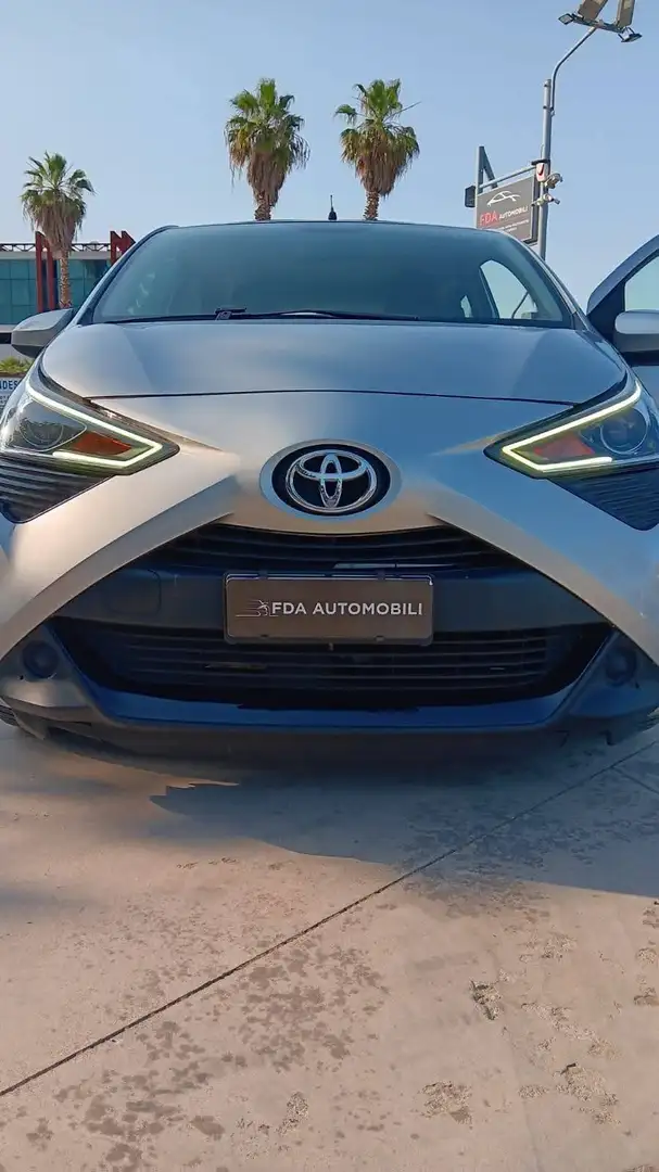 Toyota Aygo Aygo 5p 1.0 x-business plus m-mt 72cv Argento - 1