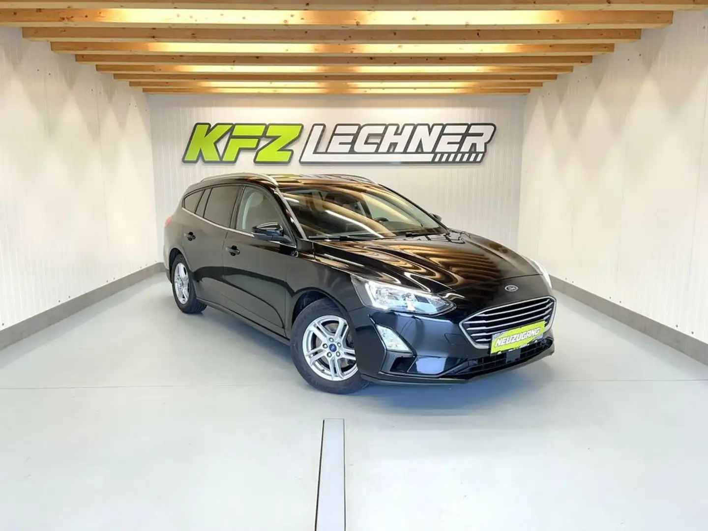 Ford Focus Turnier 2,0 EcoBl. R-KAM*NAVI*W-PAKET*CARPLA Zwart - 1